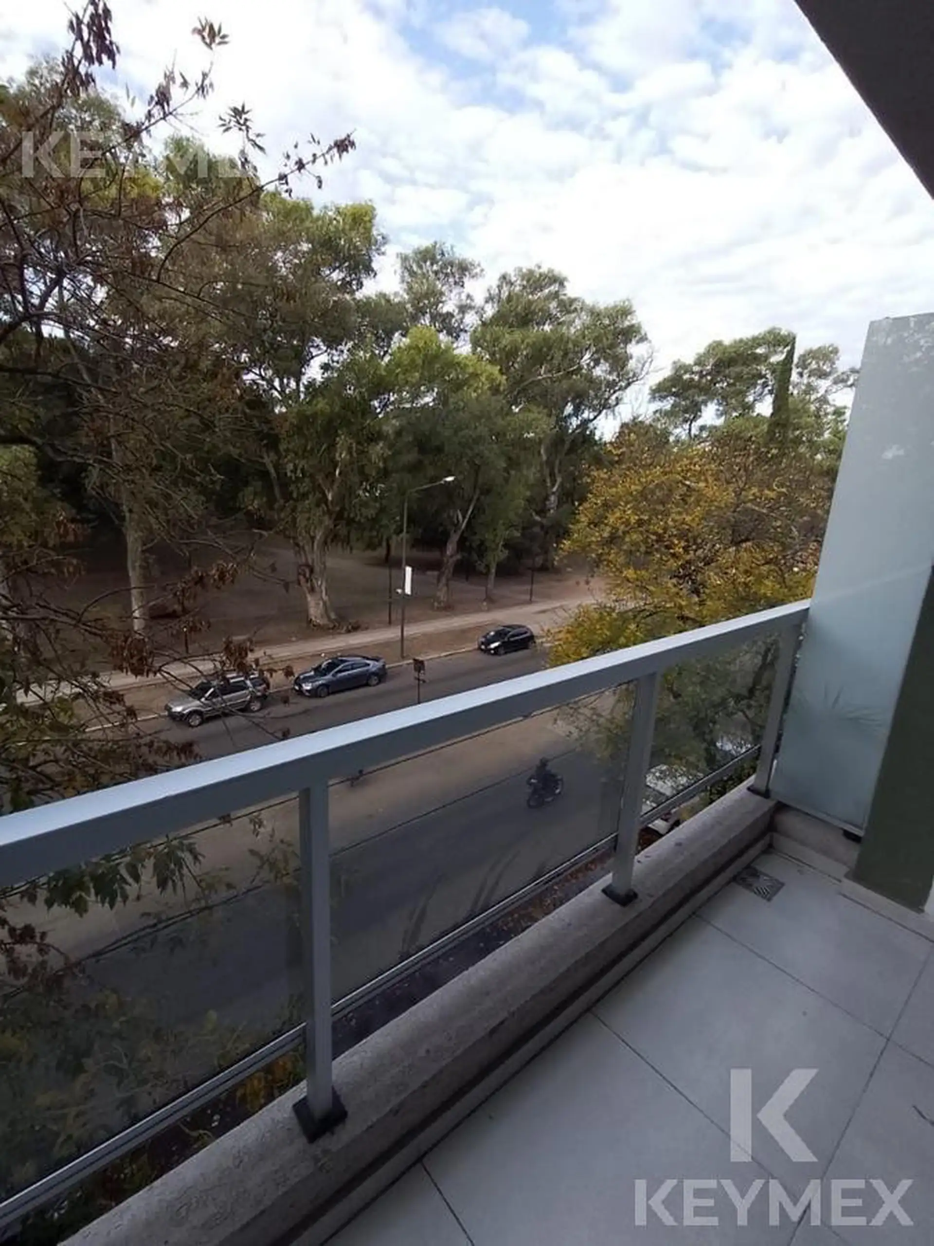 Departamento de 2 ambientes con balcón al frente en La Plata