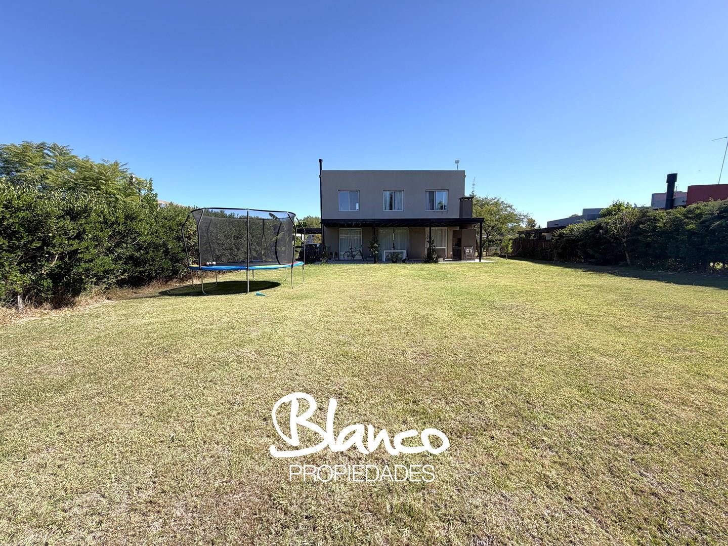 Casa de 4 dormitorios con muebles en San Matías, Escobar