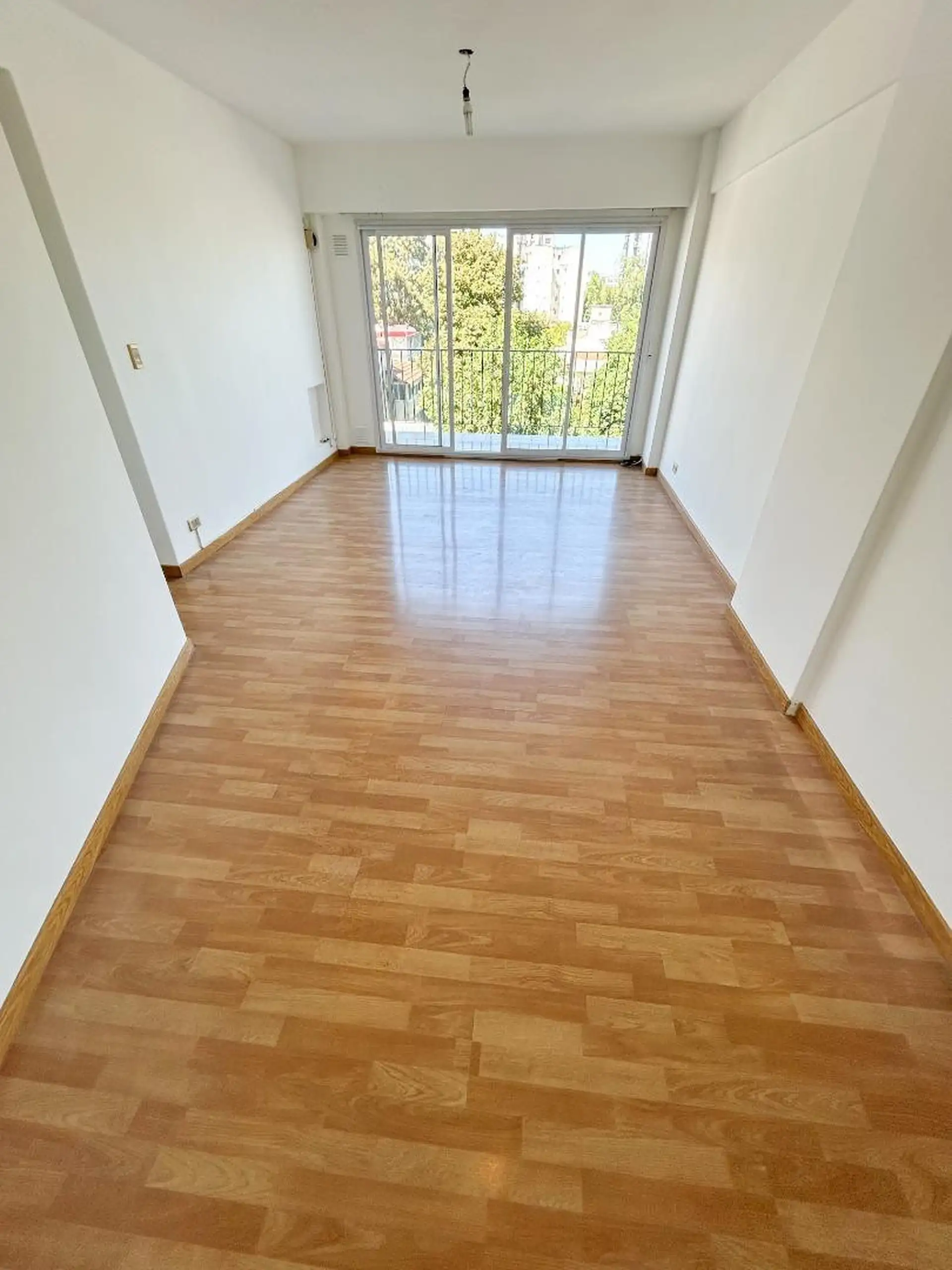 Departamento de 3 ambientes en contrafrente en Floresta