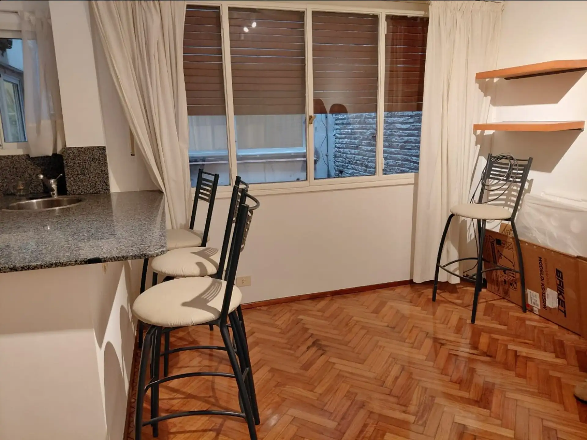 Apartamento de dois ambientes parcialmente mobiliado em Recoleta