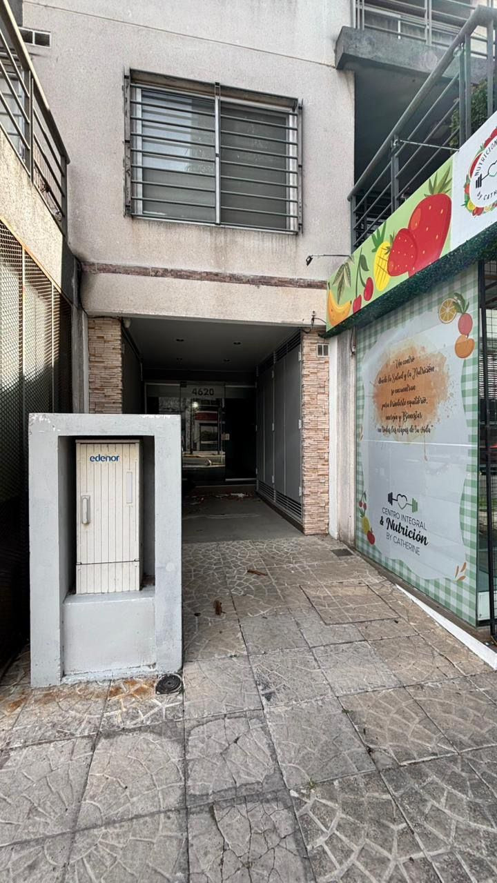 Квартира-студия с балконом во дворе в Caseros