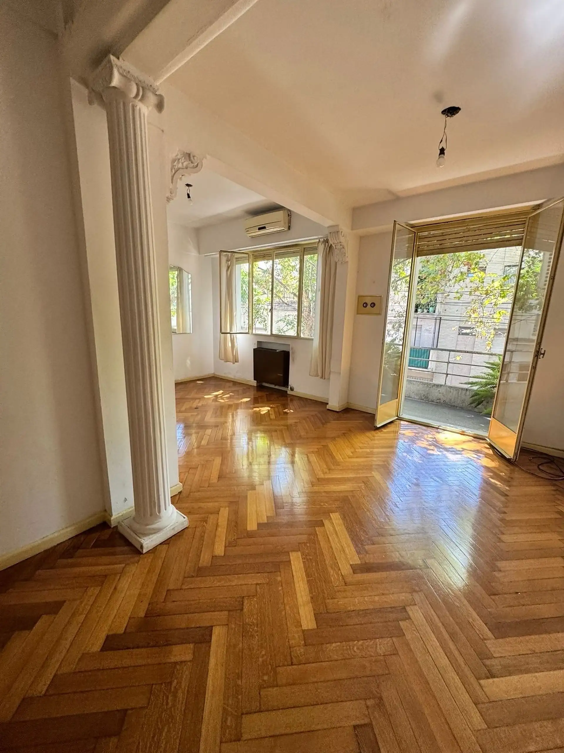 Two-bedroom apartment with balcony and private terrace in Flores