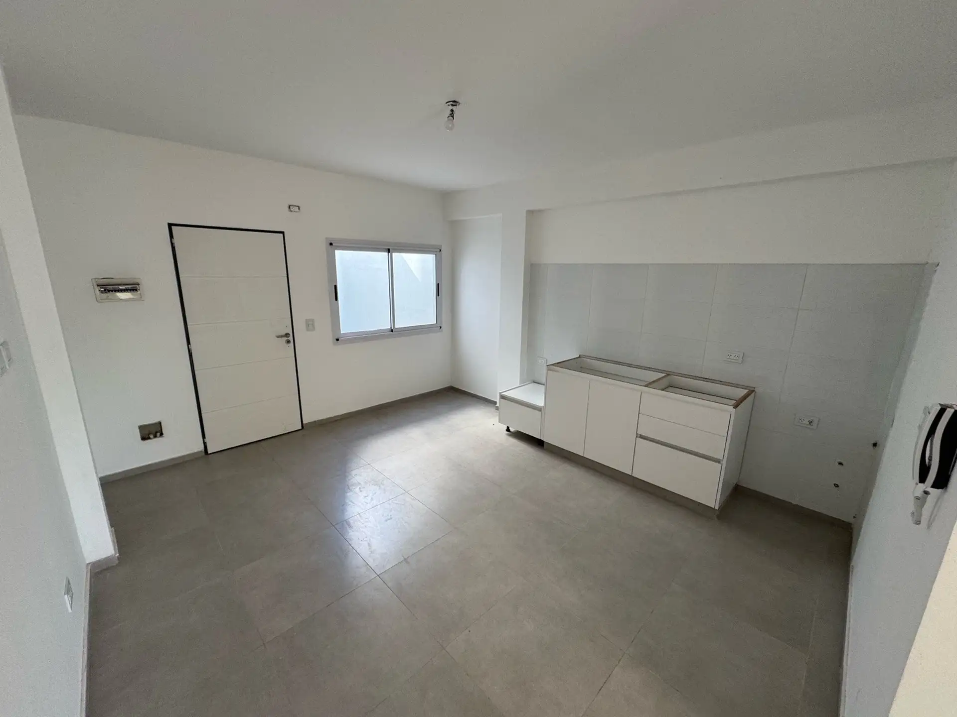 Apartamento de dois ambientes novo no bairro José León Suárez