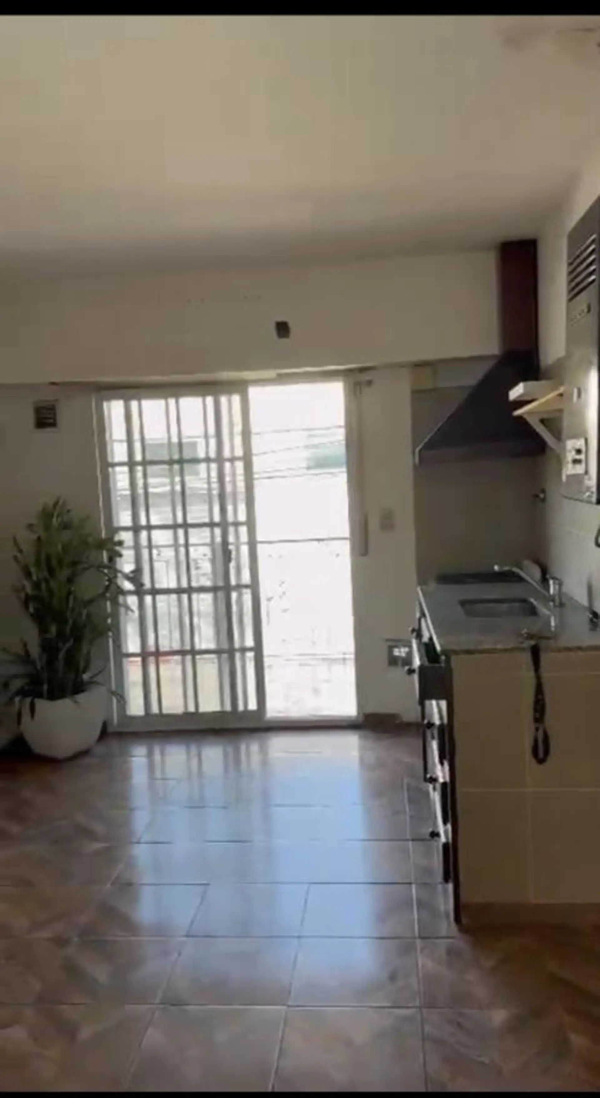 Unfurnished two-bedroom apartment in Boulogne