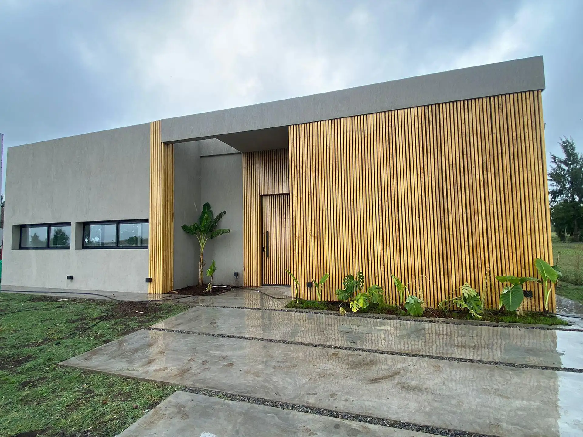 Three-bedroom house in Campana near the lagoon