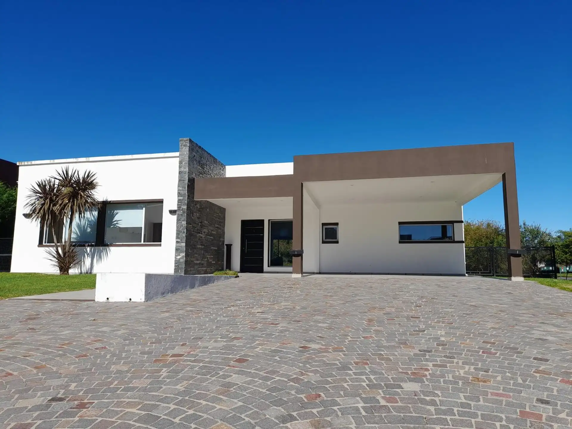 Дом с 3 спальнями и бассейном в закрытом районе Santa Juana, Esteban Echeverría