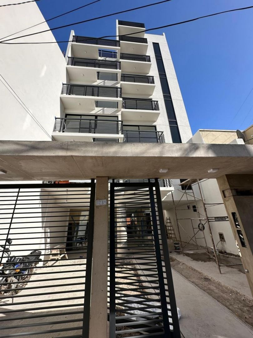 Departamento de 1 ambiente con balcón en Morón