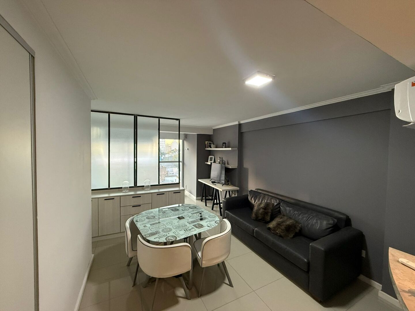 Monoambiente amoblado con cochera en La Plata