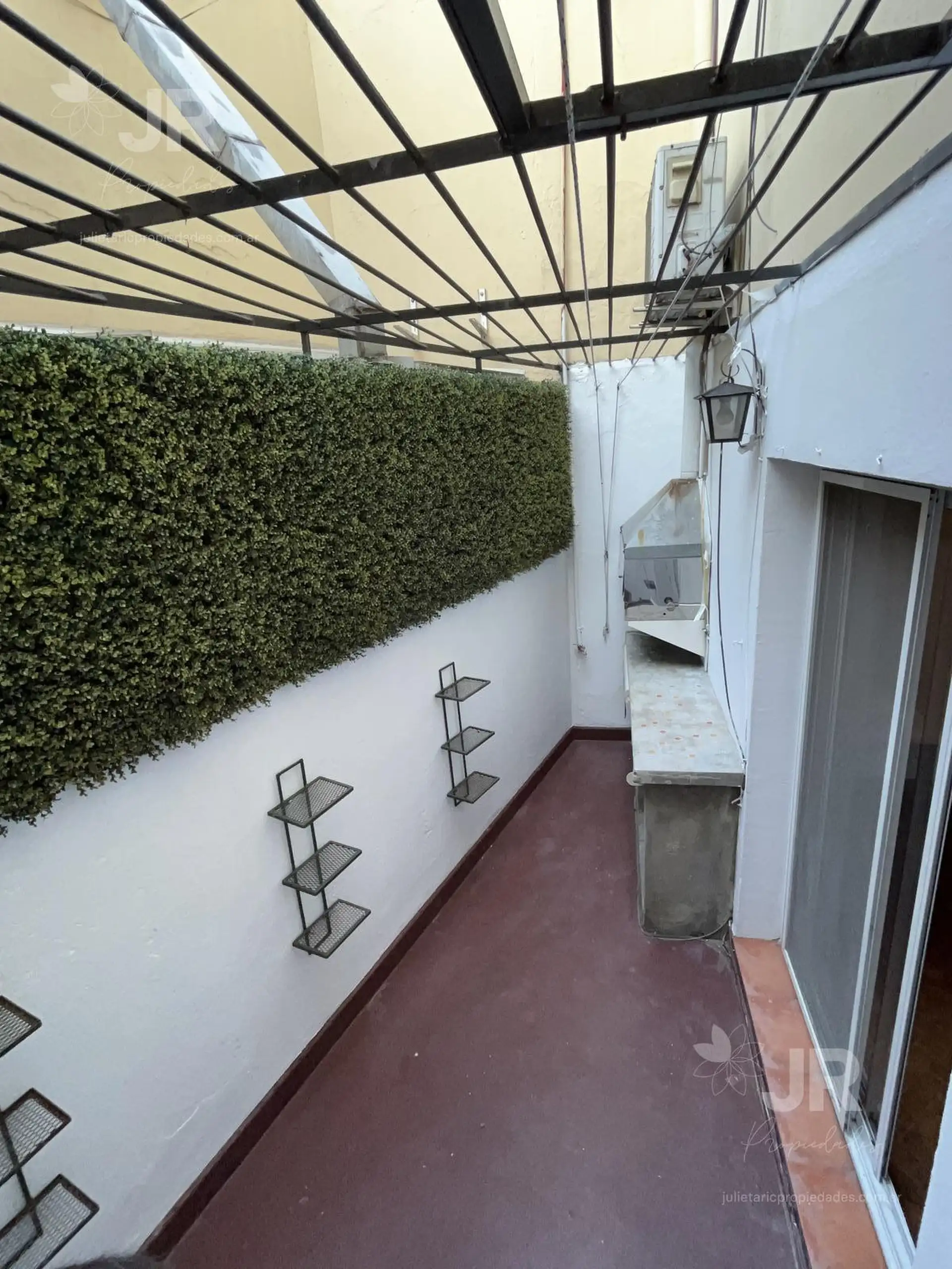 PH reciclado de 3 ambientes con parrilla propia en Villa Crespo