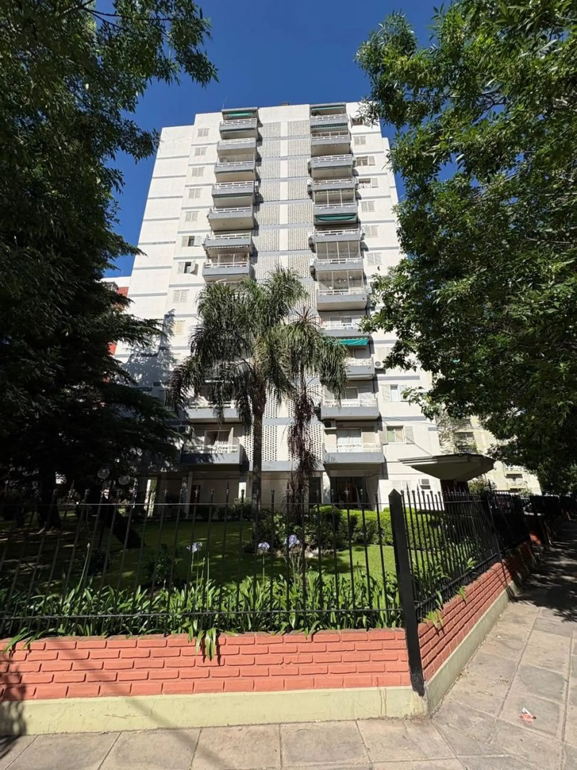 Apartamento de 3 dormitórios em Villa Raffo