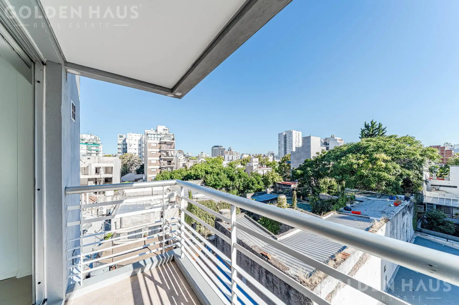 Monoambiente con balcón en Palermo