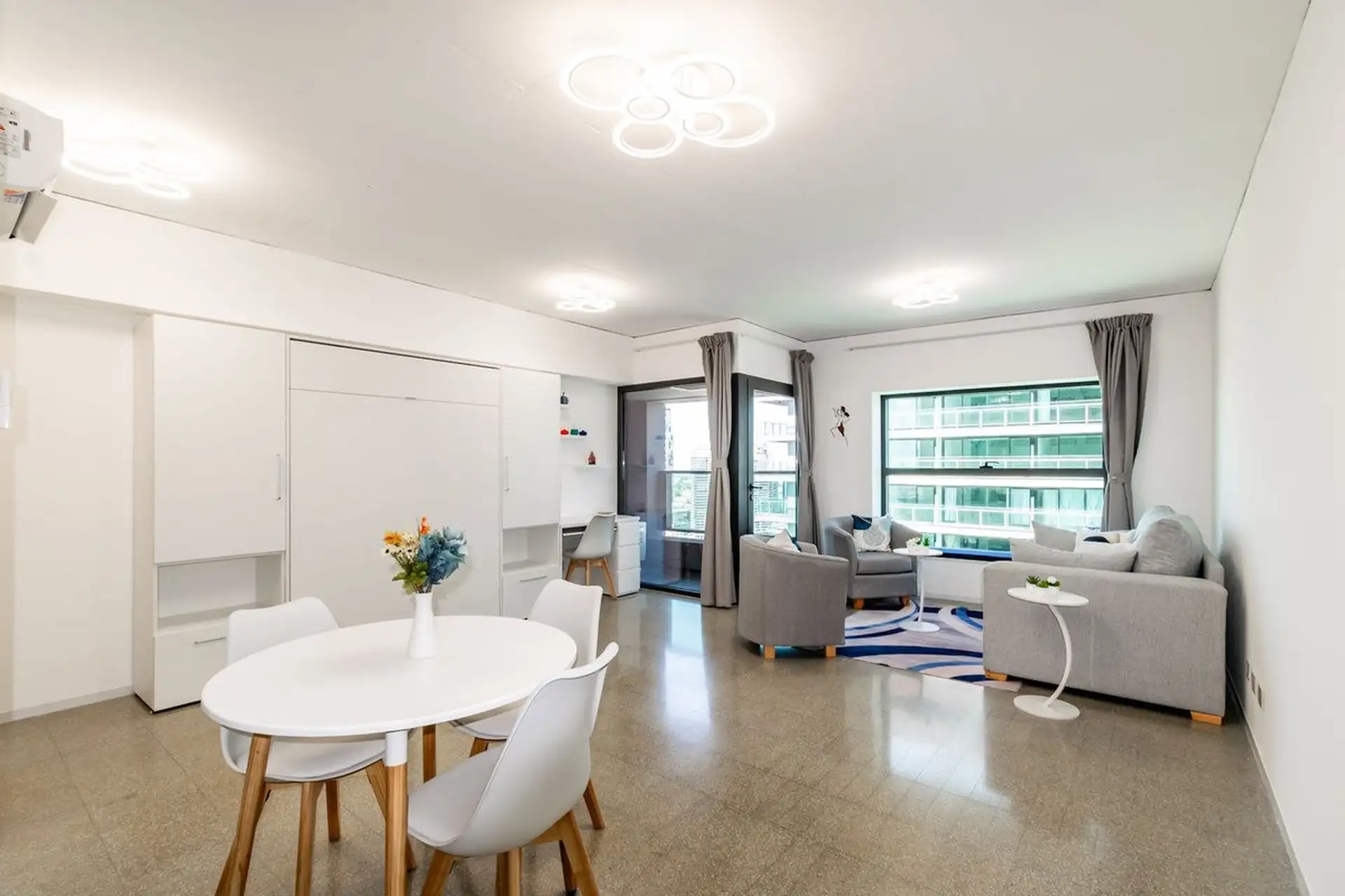 Furnished studio apartment in Monserrat