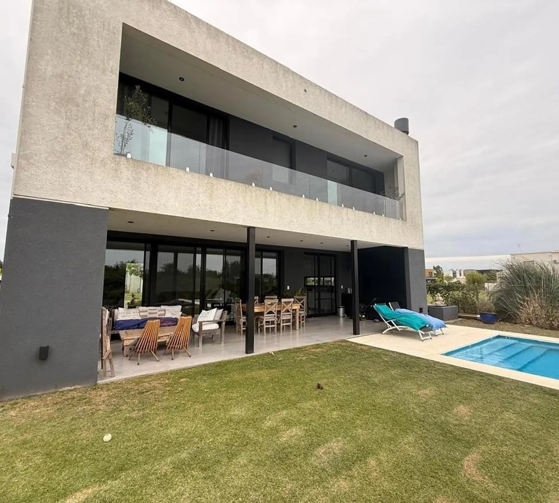 Новый четырёхспальный дом у воды в Tigre