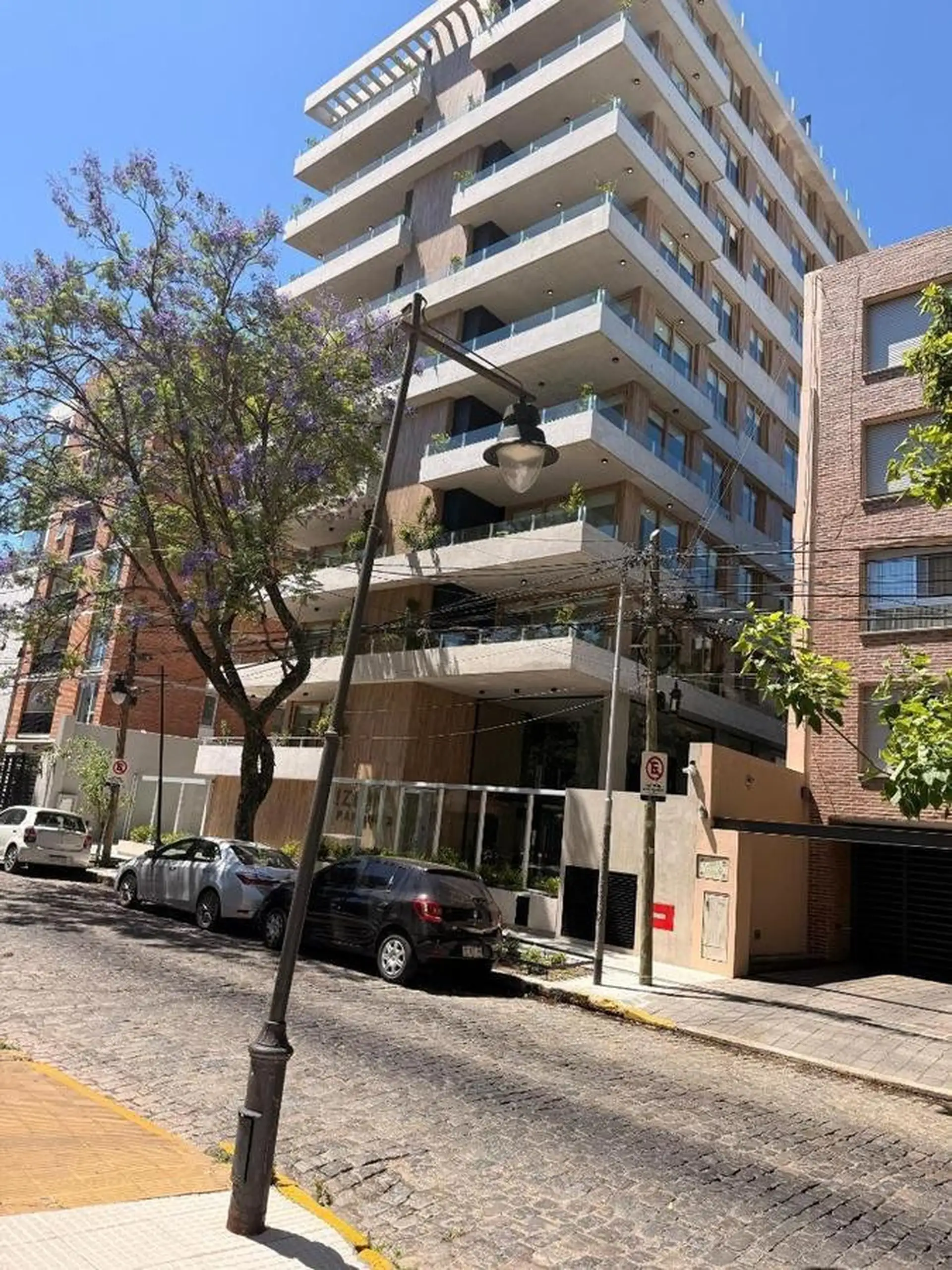 Apartamento de três quartos em San Isidro com varanda e churrasqueira