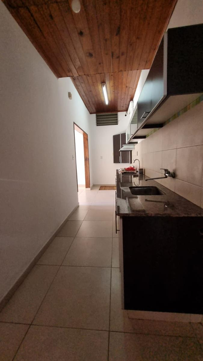 Ground-floor PH with assigned parking in Victoria