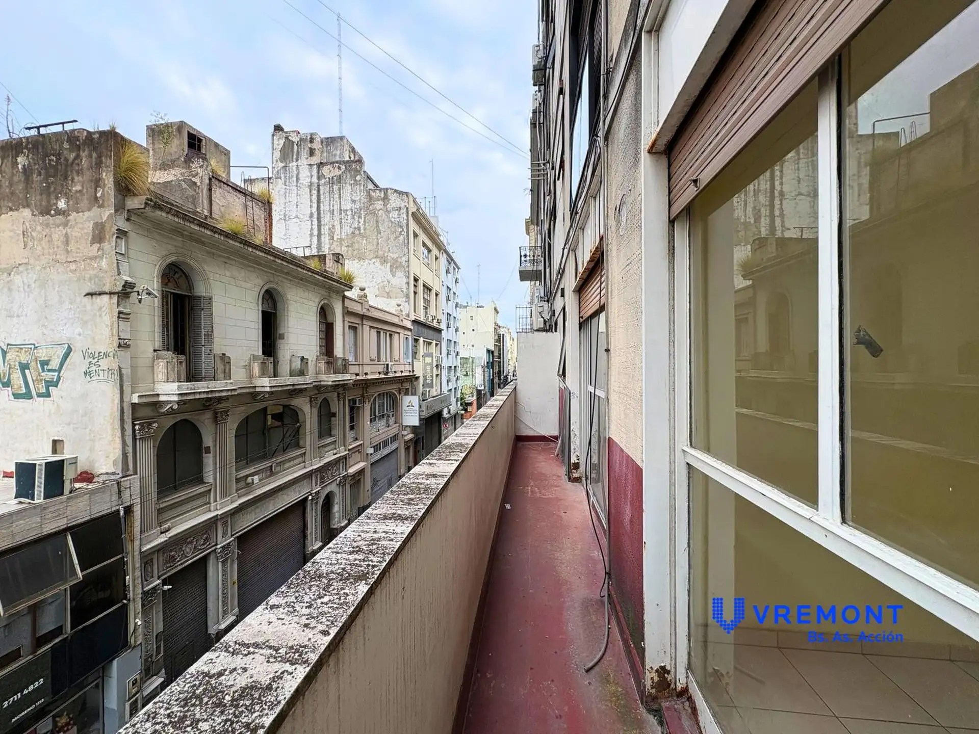 Departamento de 2 ambientes con balcón al frente en Monserrat