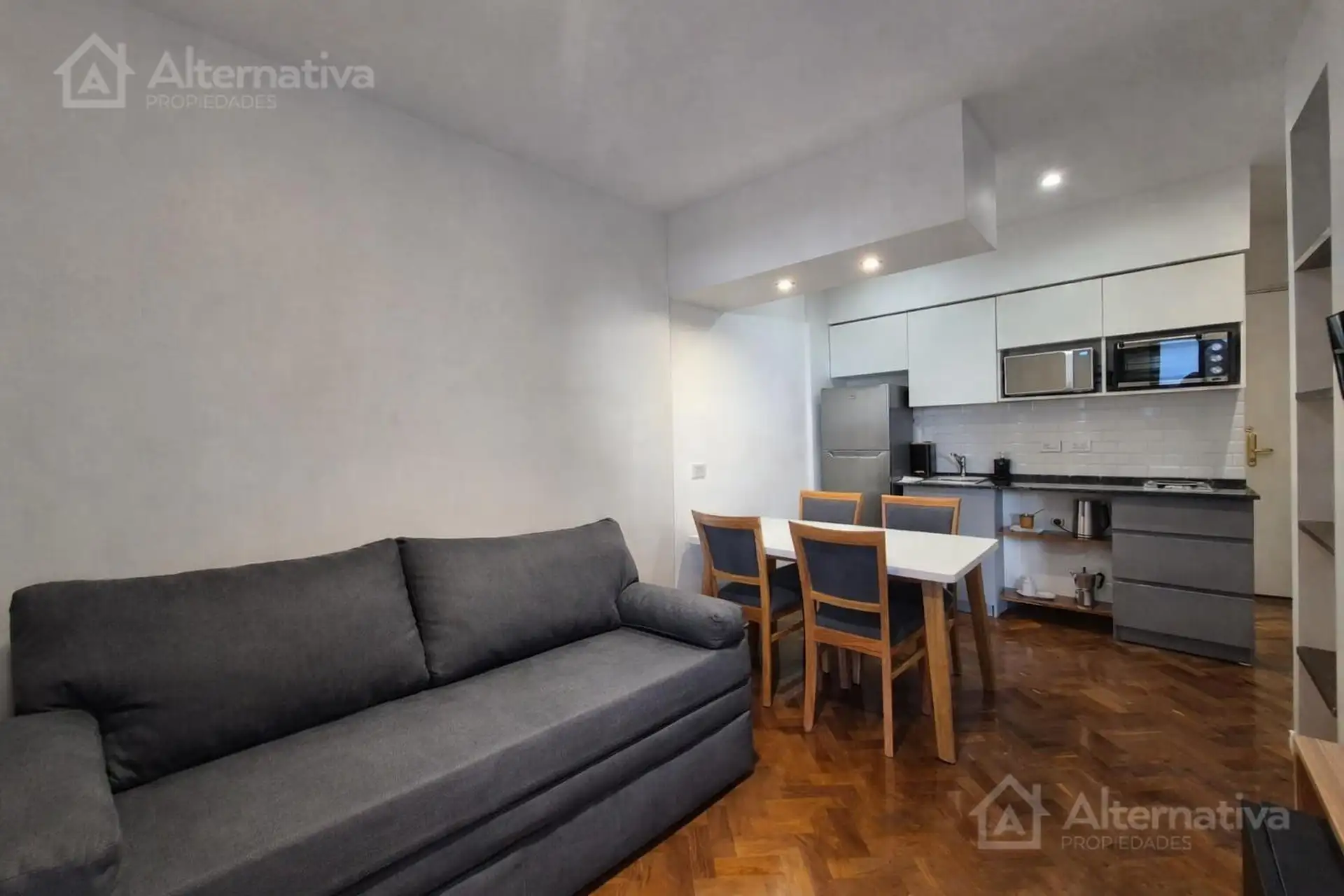 Меблированная квартира-студия в San Nicolás, аренда на срок до 12 месяцев