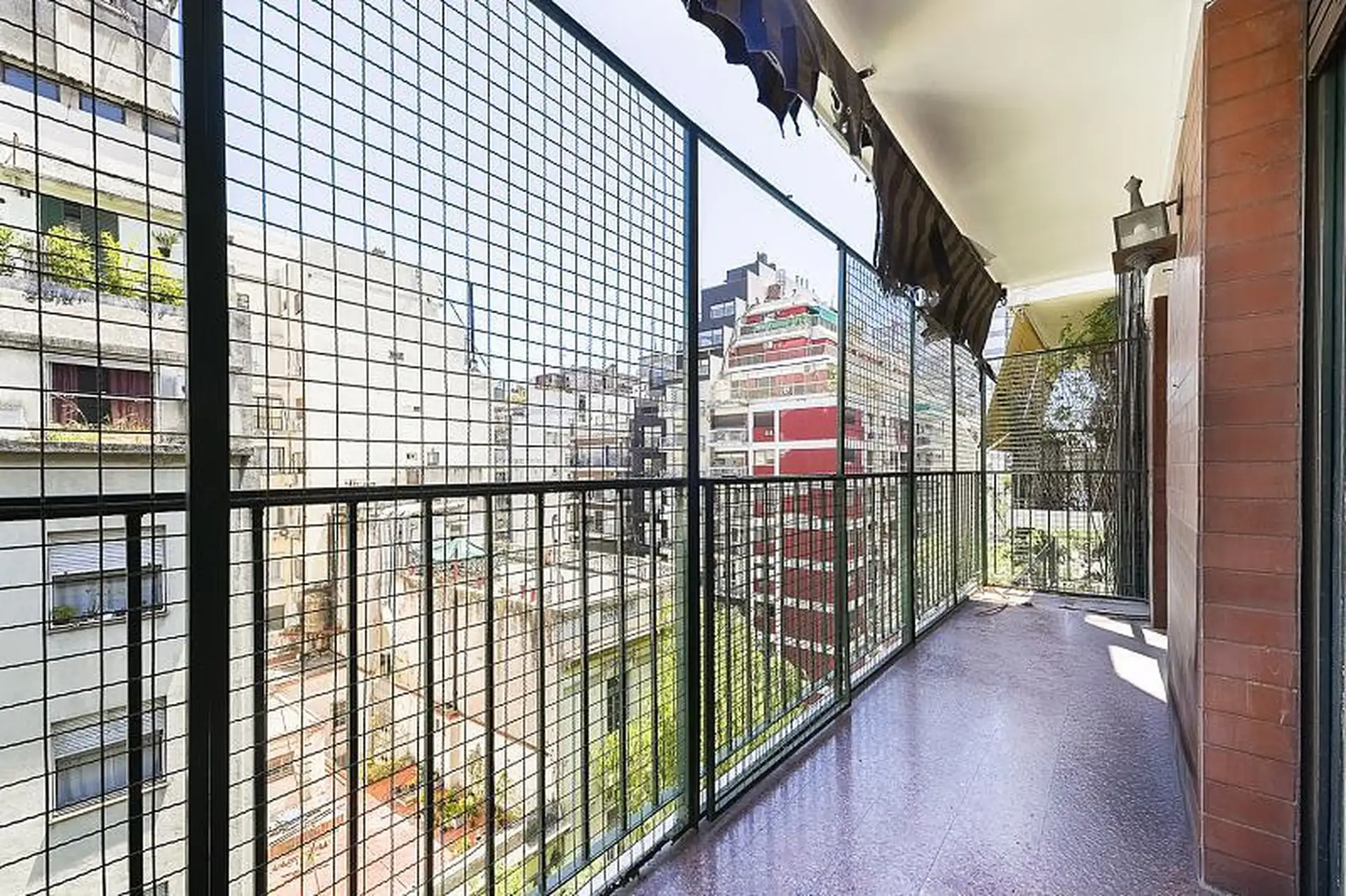 Apartamento de três ambientes com 2 dormitórios de frente em Recoleta