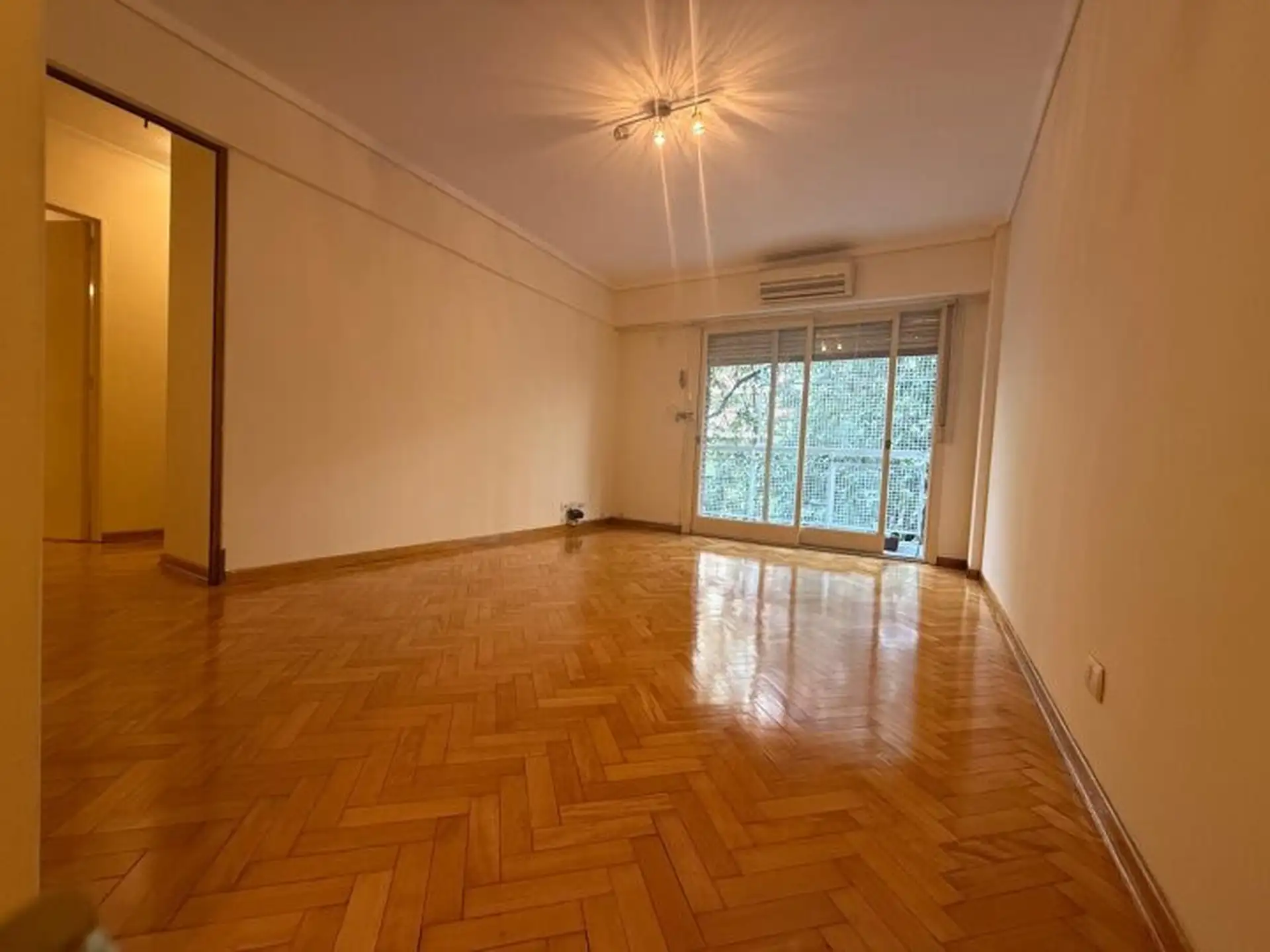 Departamento de 3 ambientes con balcón corrido en Villa Urquiza