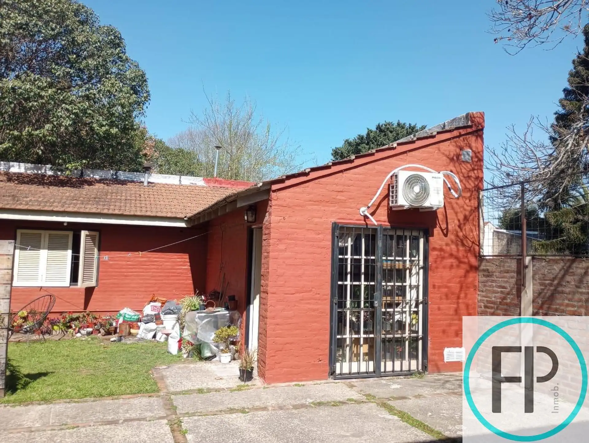 Casa de 2 ambientes con cochera en Monte Grande
