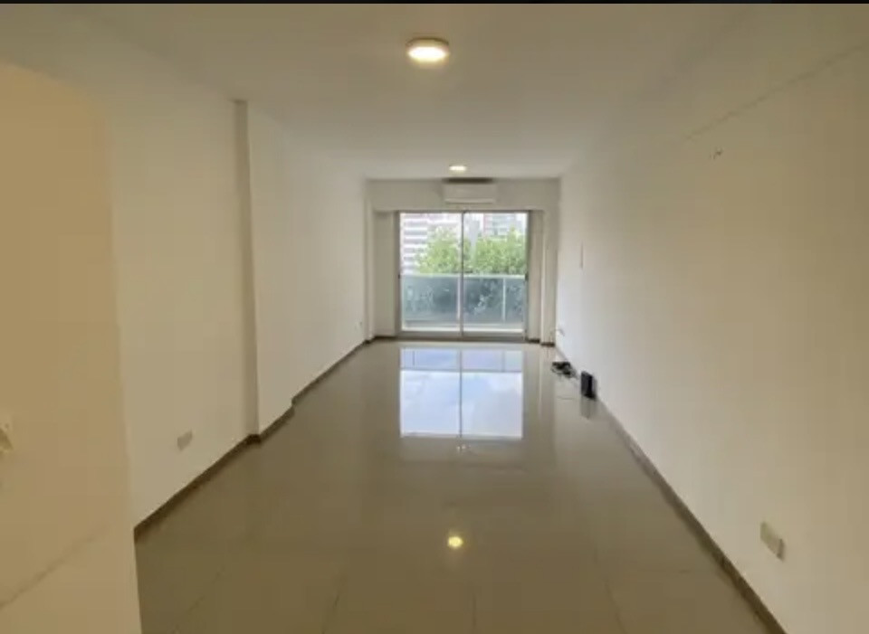 Apartamento de 2 ambientes com varanda de frente em Caballito