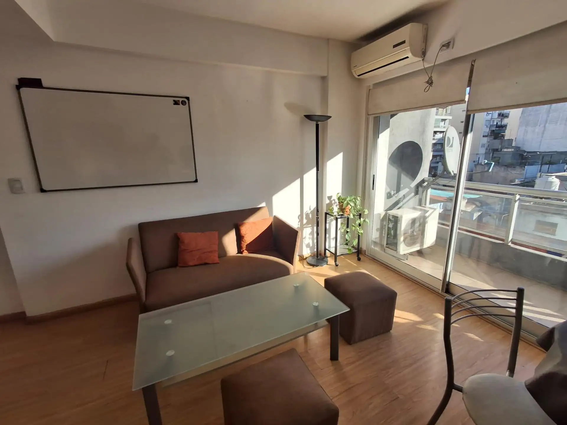 Apartamento de dois ambientes mobiliado em Villa Crespo