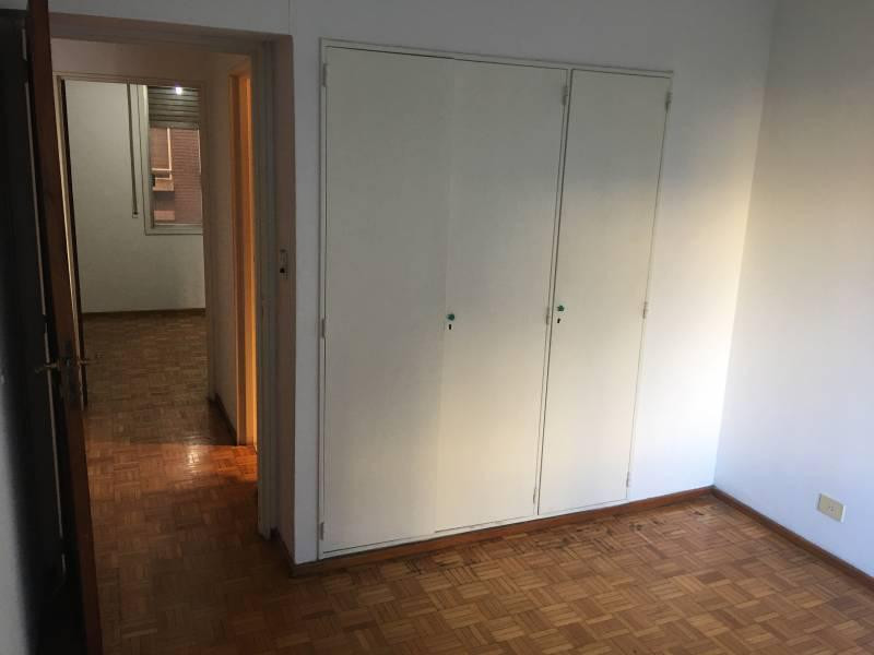 Three-room apartment with 2 bedrooms in Monserrat