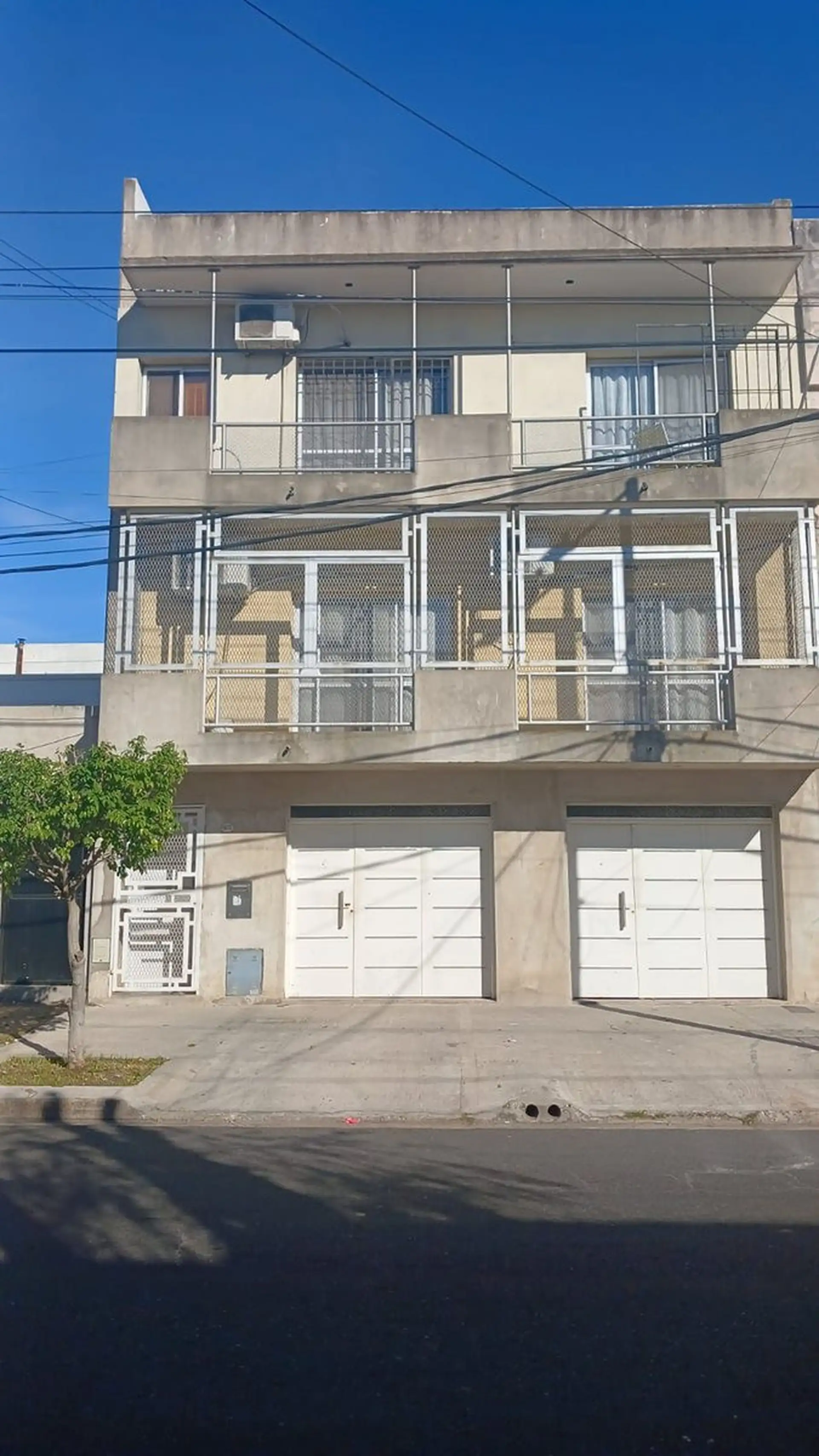 Departamento de 3 ambientes contrafrente en Avellaneda
