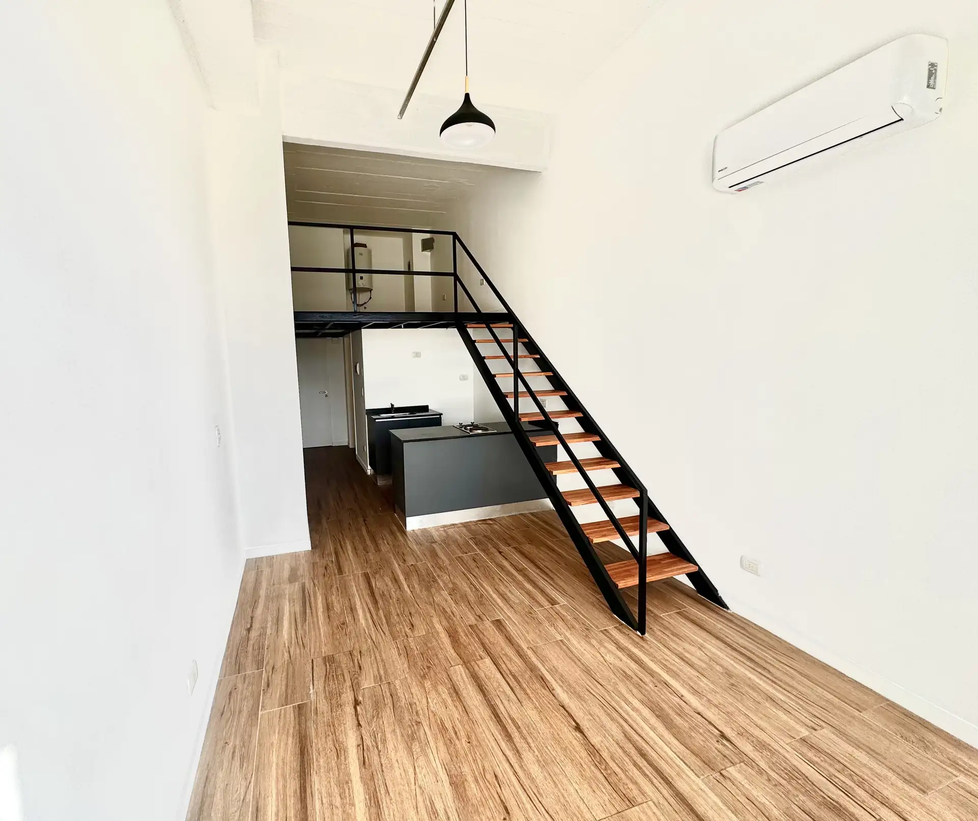 Loft de 1 dormitorio en Parque Chacabuco con balcón
