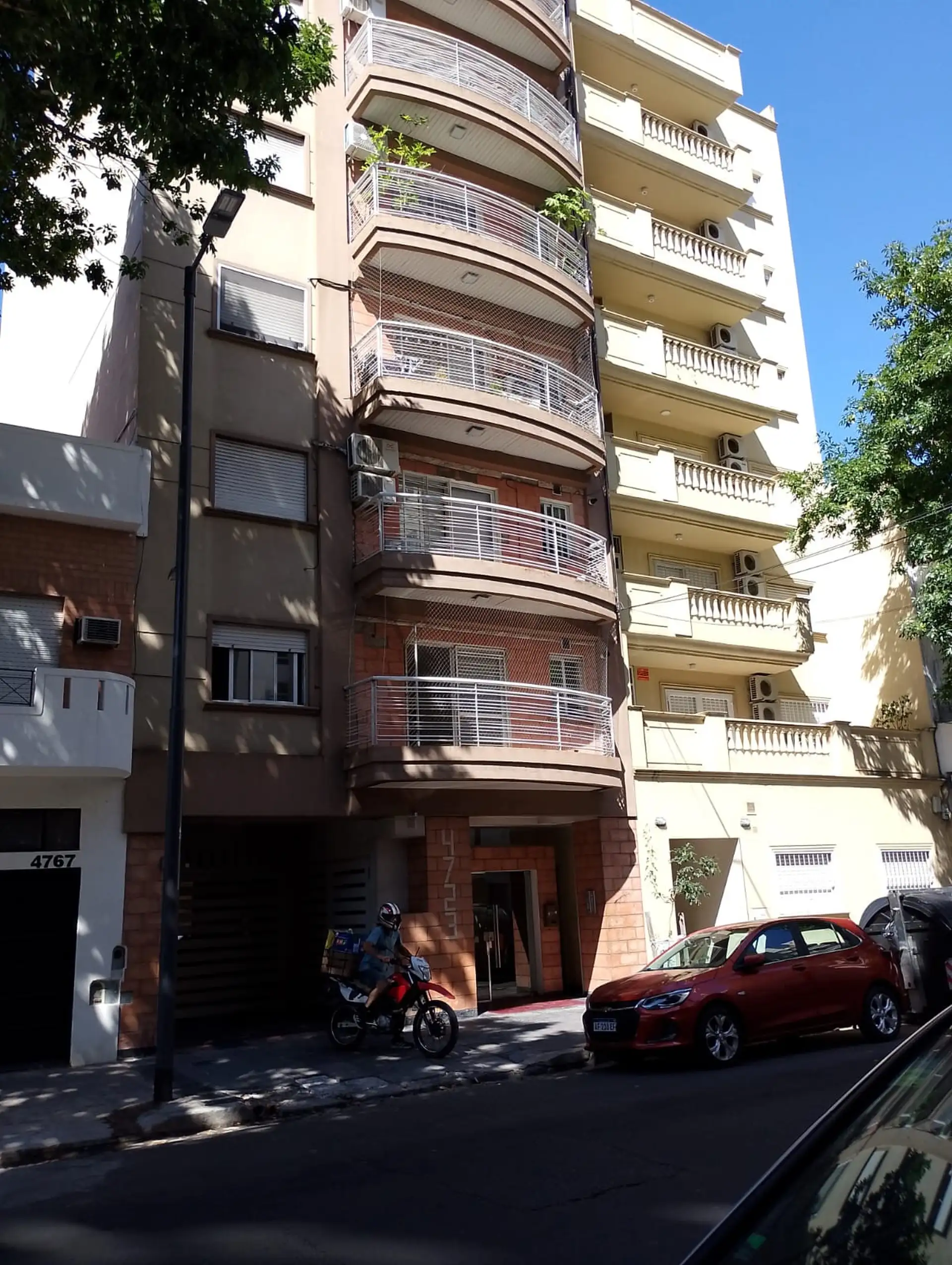 Departamento de 2 ambientes al frente con balcón en Villa Pueyrredón