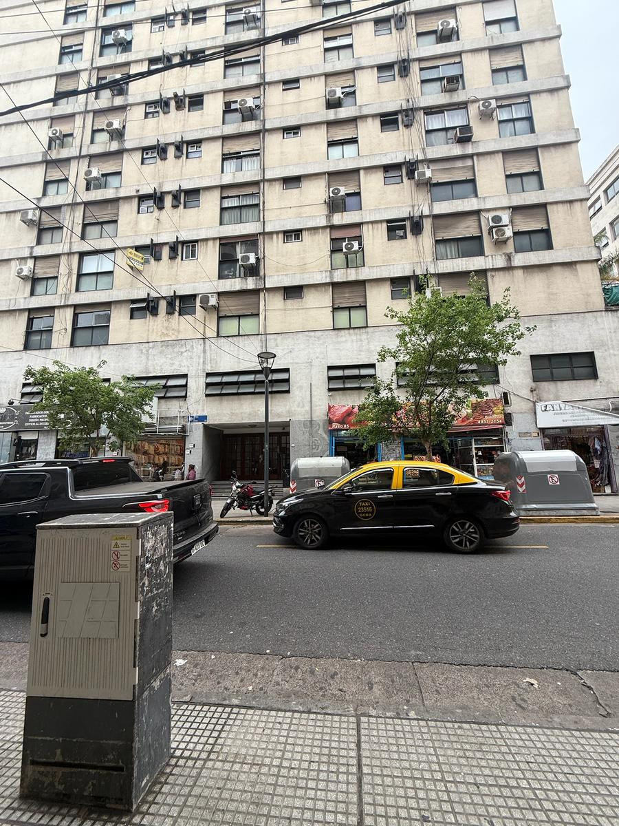 Apartamento de dois ambientes no 4º andar de fundos em Balvanera
