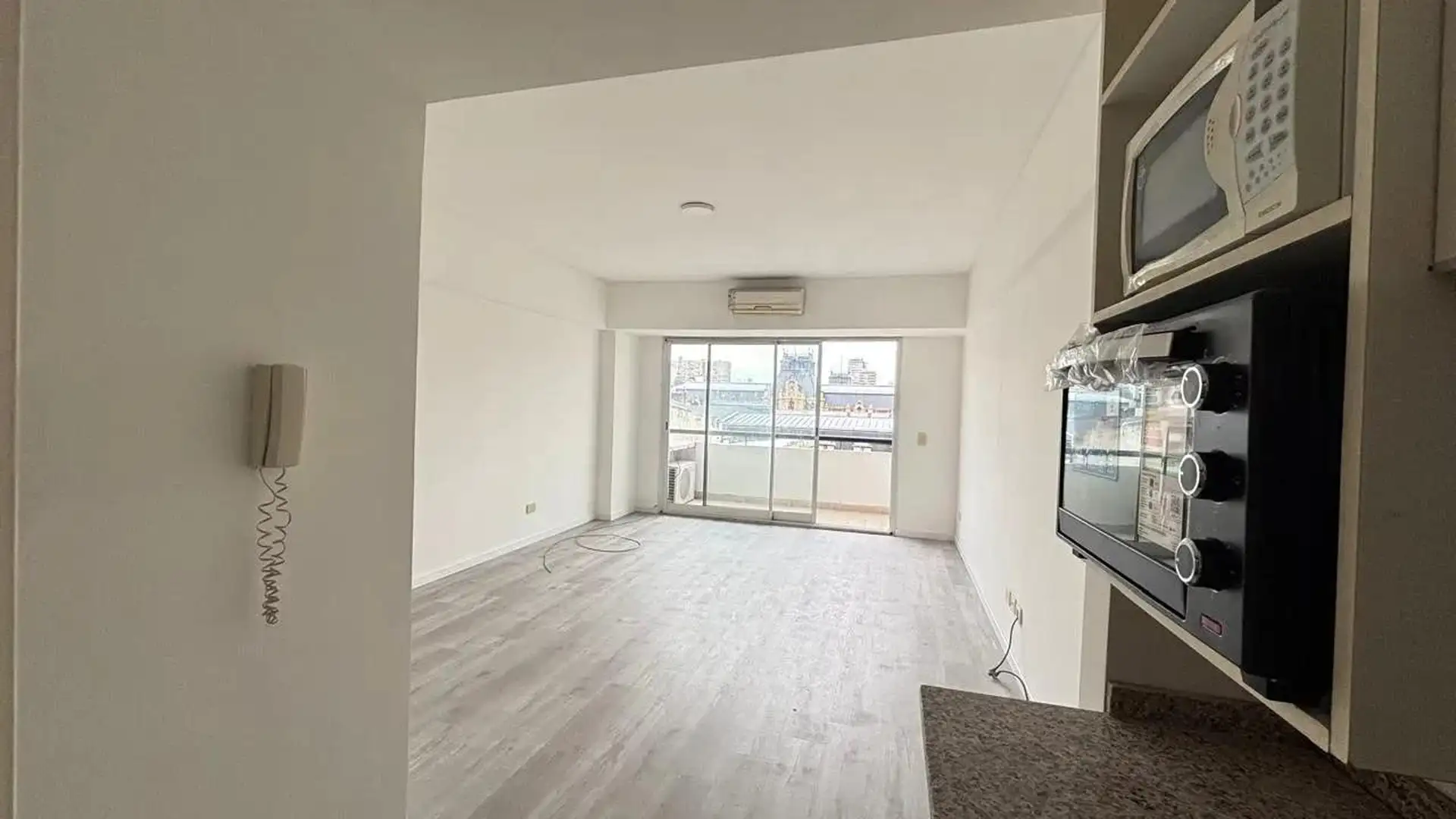 Квартира-студия в Balvanera, с балконом