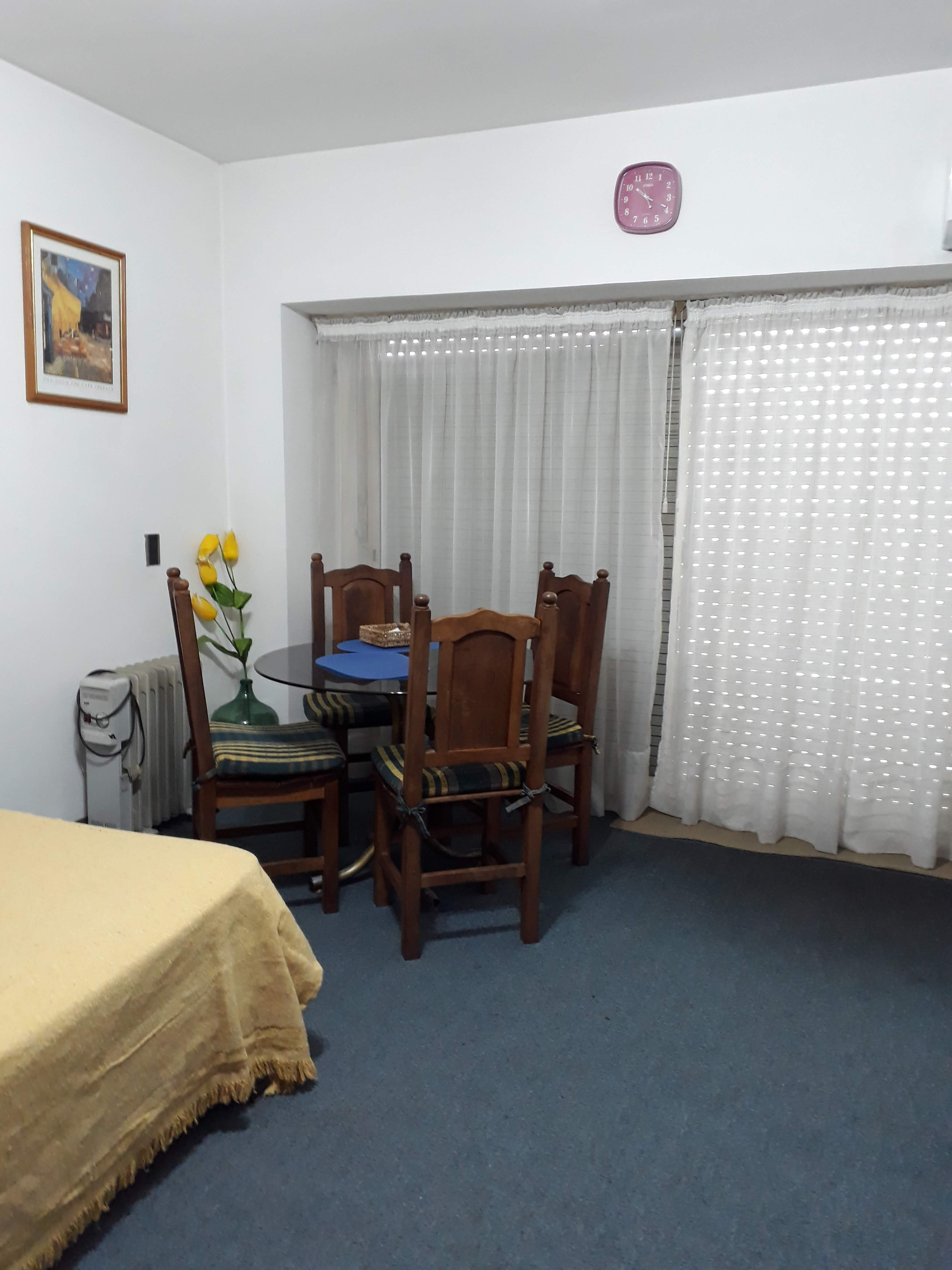 Mobiliado kitnet com varanda em Balvanera