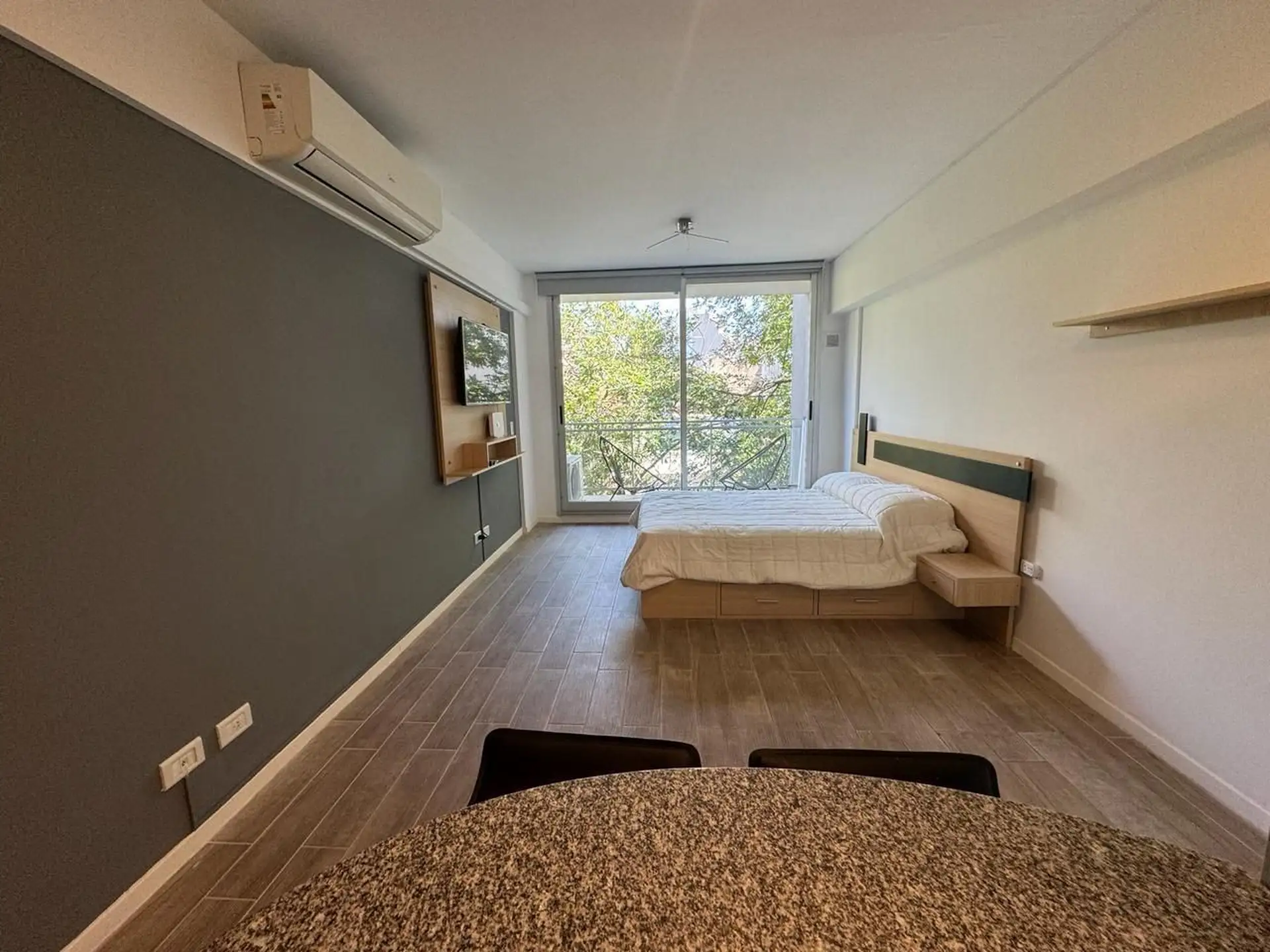 Monoambiente amoblado con balcón en Villa Ortúzar