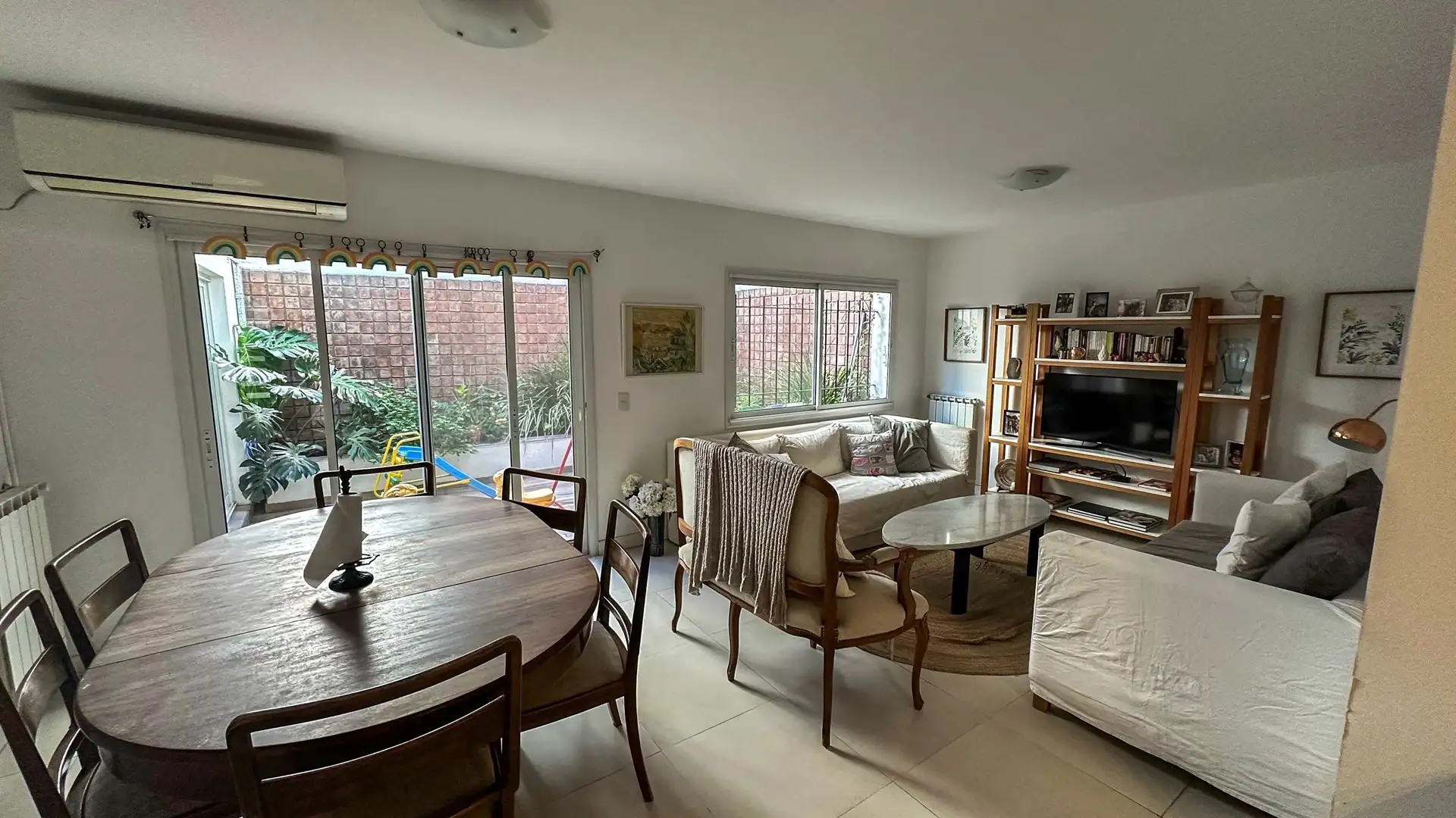 Two-bedroom house in Núñez with patio and terrace