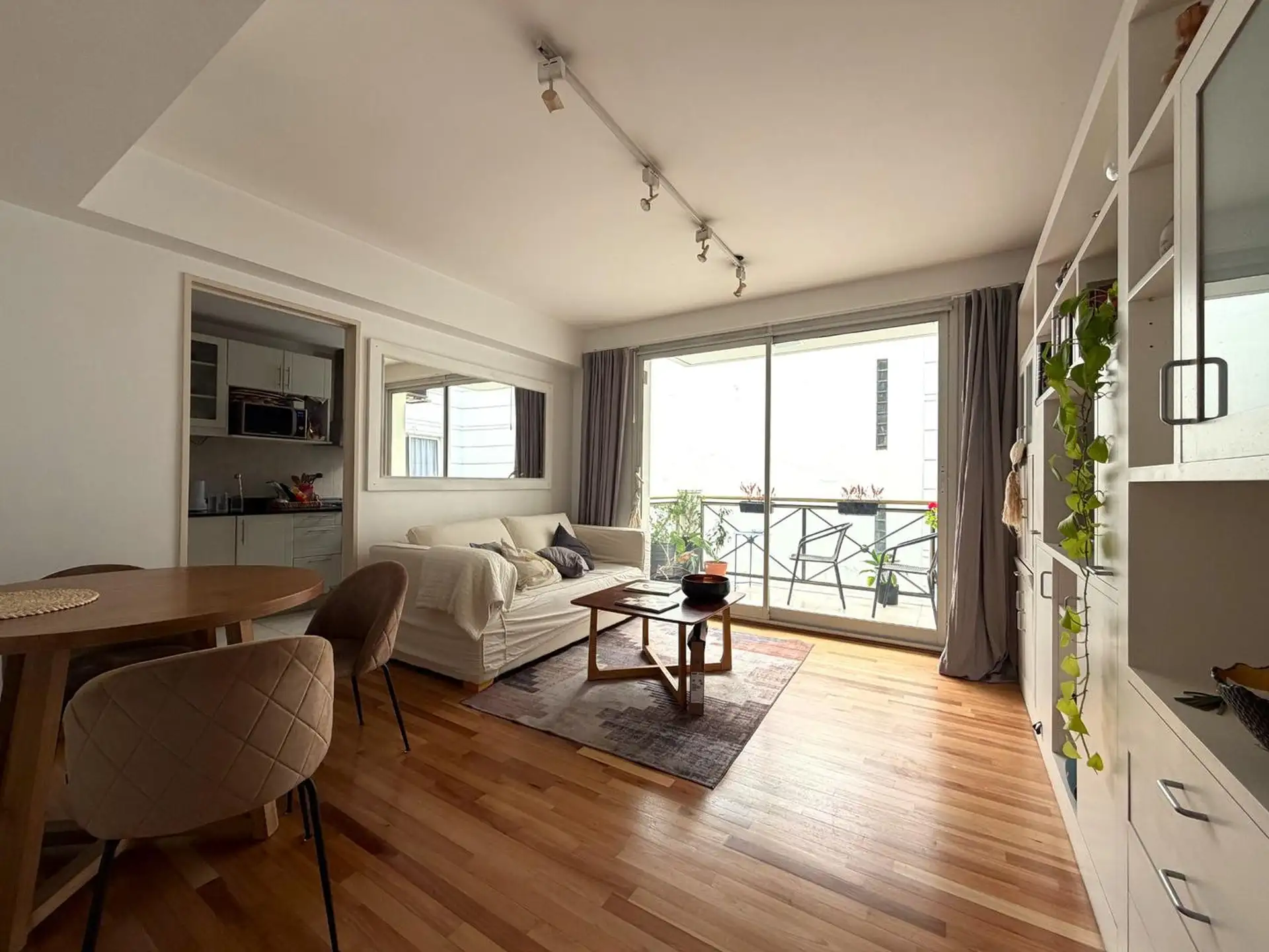 Apartamento de 2 ambientes com vaga fixa em Recoleta