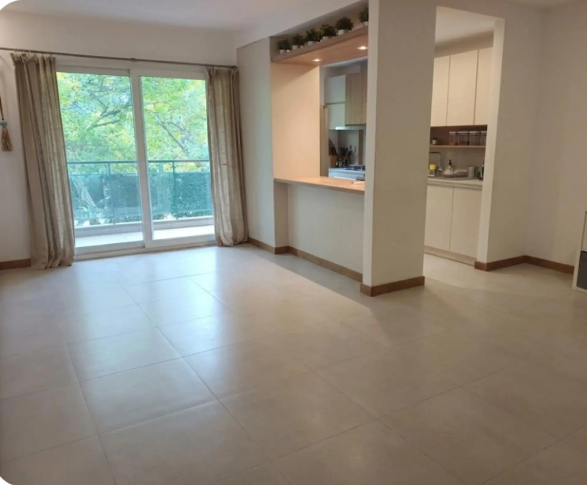 Four-room apartment with 3 bedrooms in Tigre Centro