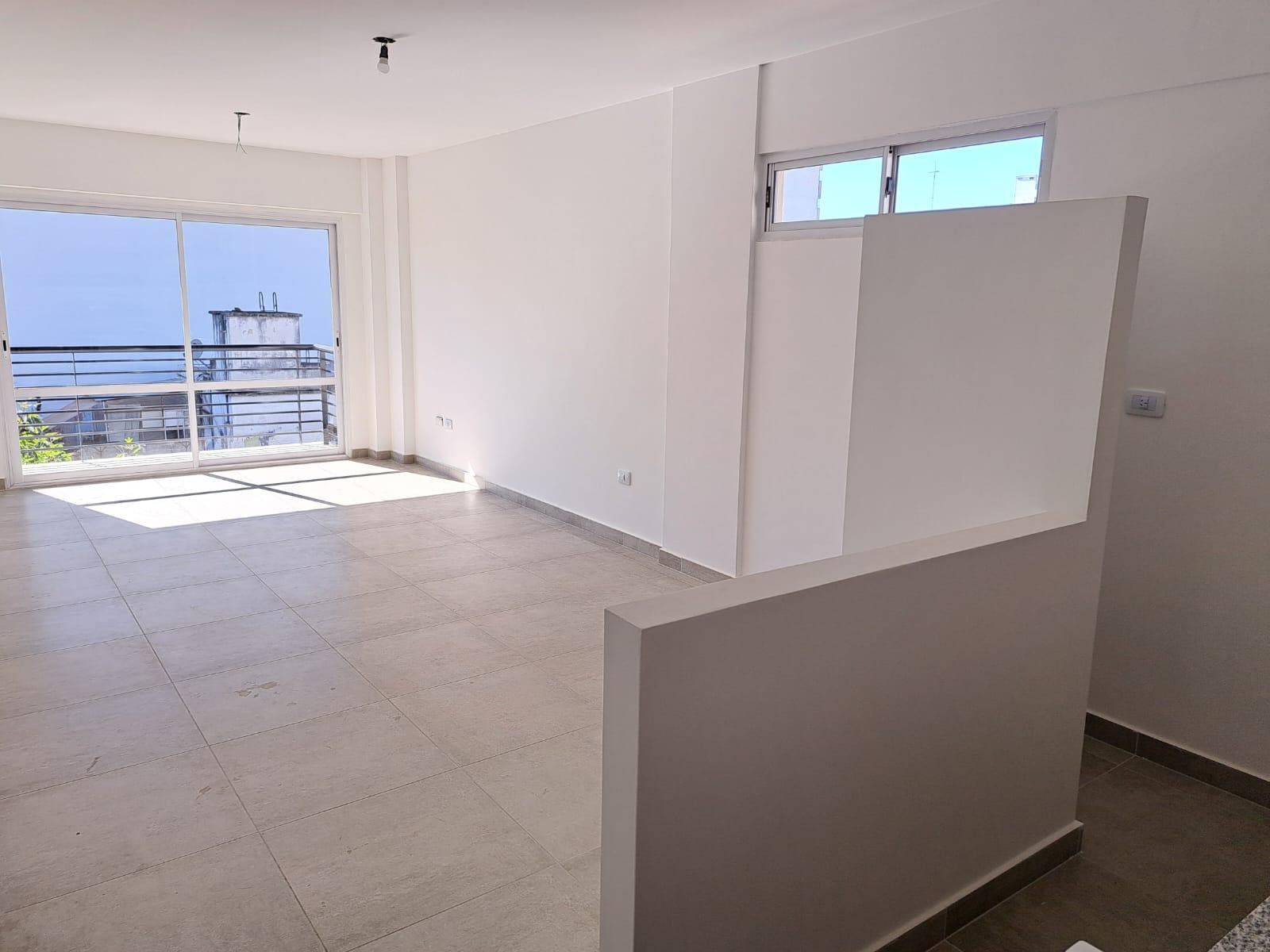 Квартира-студия с балконом на улицу в Flores