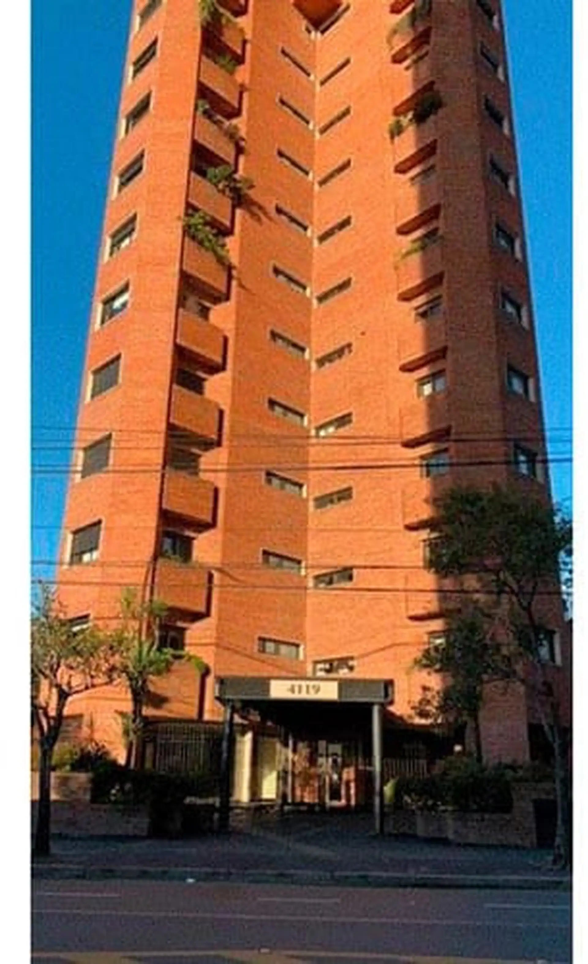 Трёхкомнатная квартира с балконом и бассейном в La Lucila