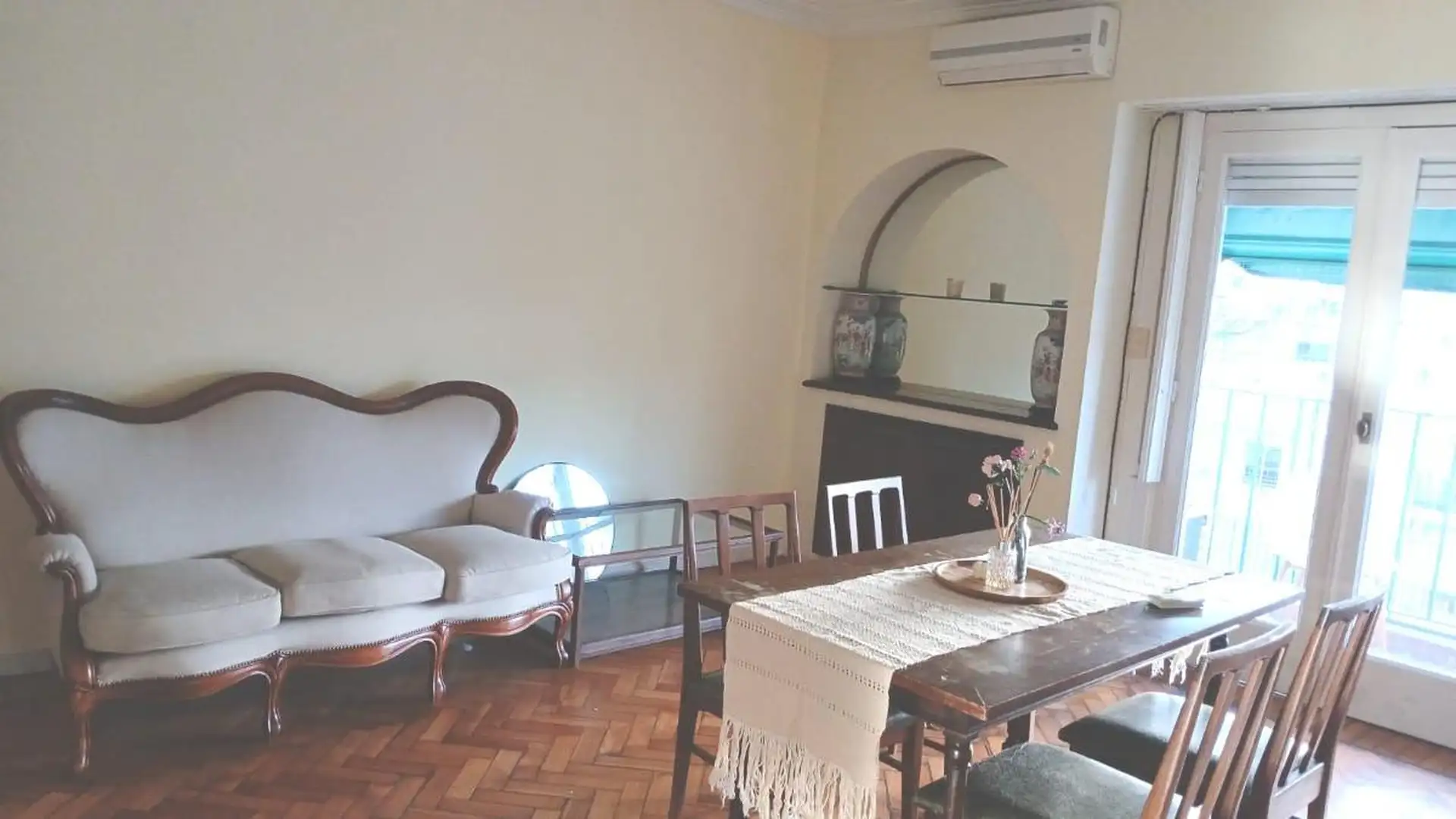 Two-bedroom apartment in Recoleta