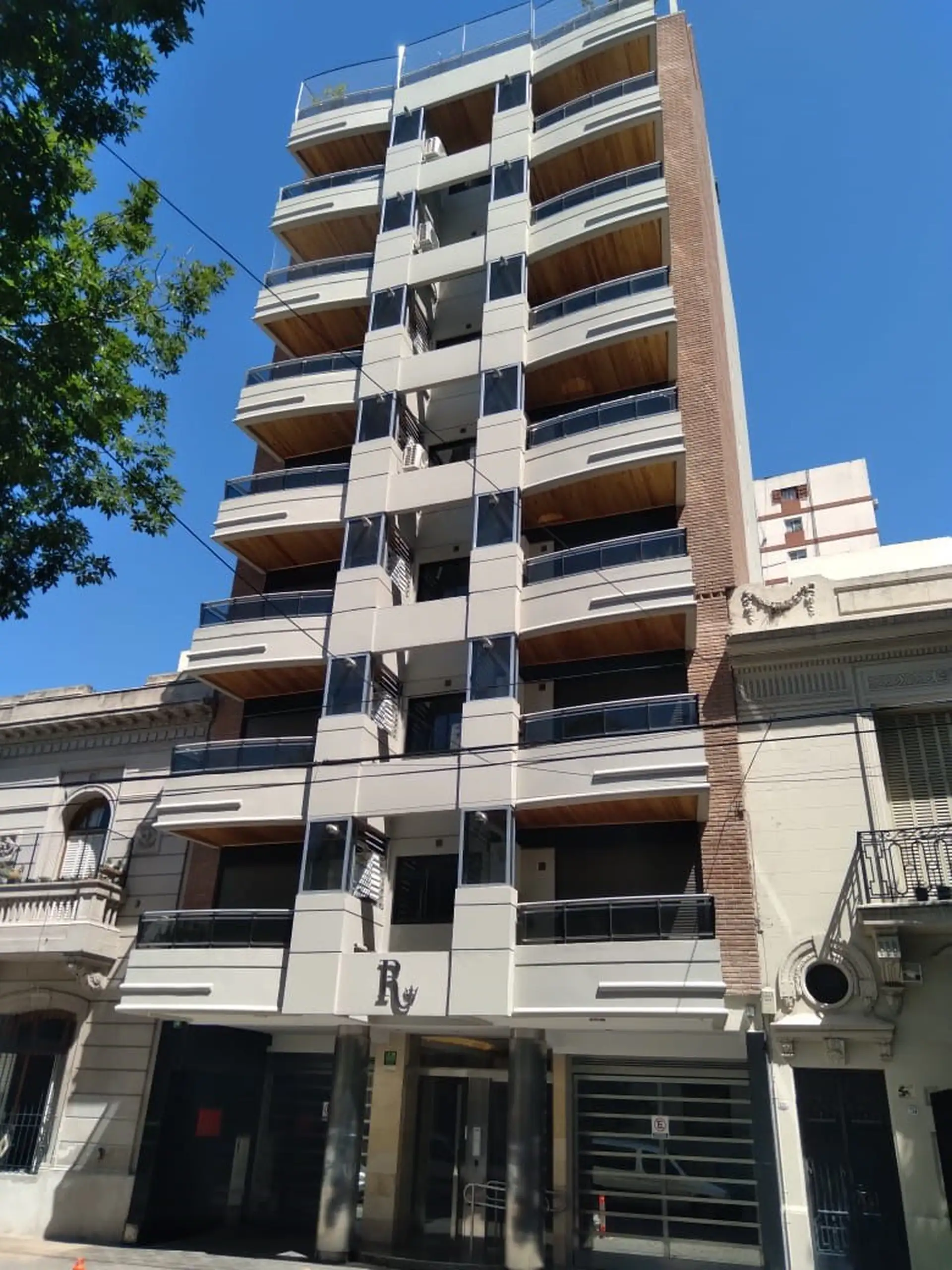Front-facing furnished one-bedroom apartment with balcony in Caballito