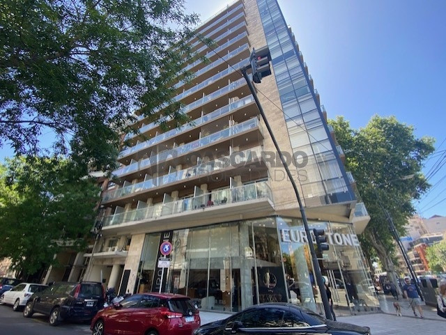 Monoambiente al frente con balcón en Belgrano