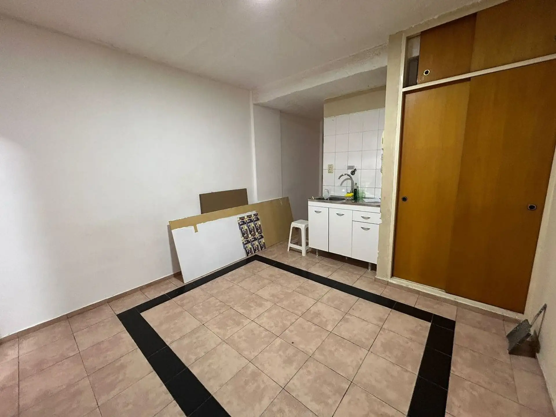 Monoambiente dividido en alquiler en Constitución