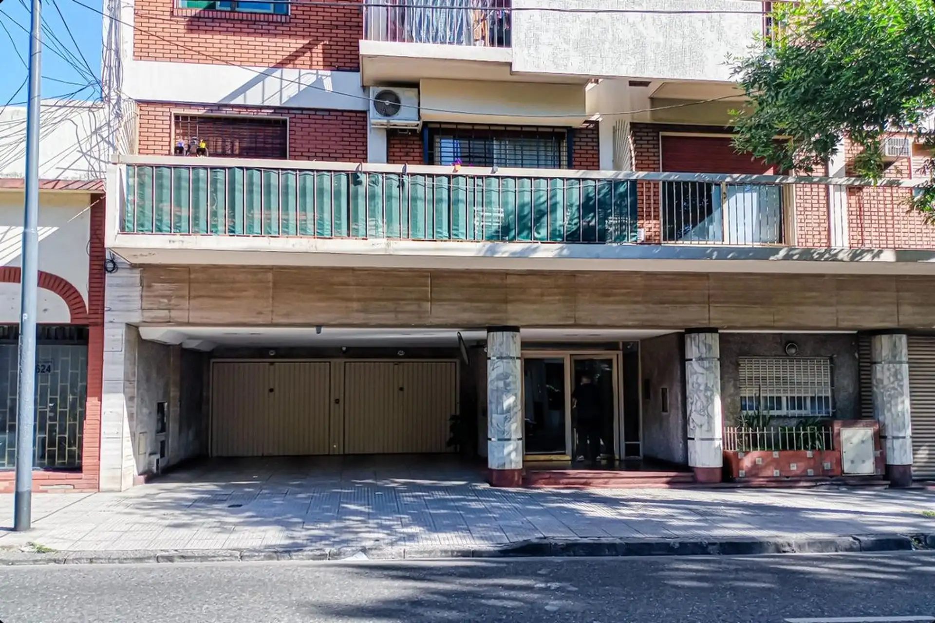 Apartamento de 3 ambientes com vaga de garagem fixa em Flores