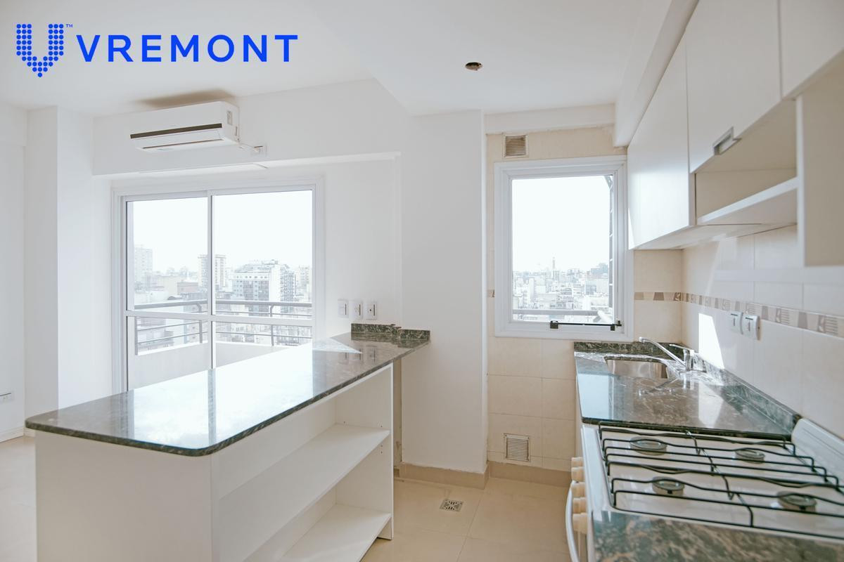 Departamento de 2 ambientes al frente con balcón en Flores