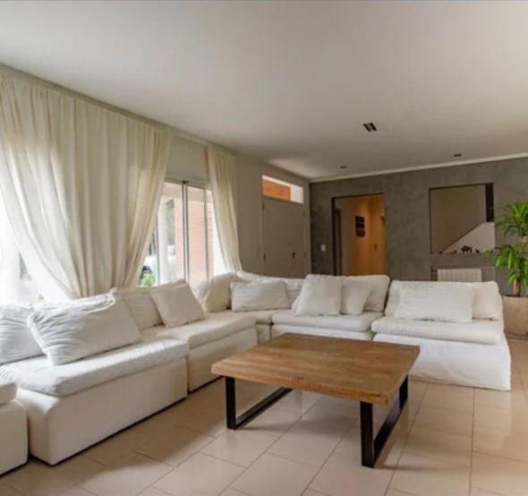 Дом с 4 спальнями в Tigre