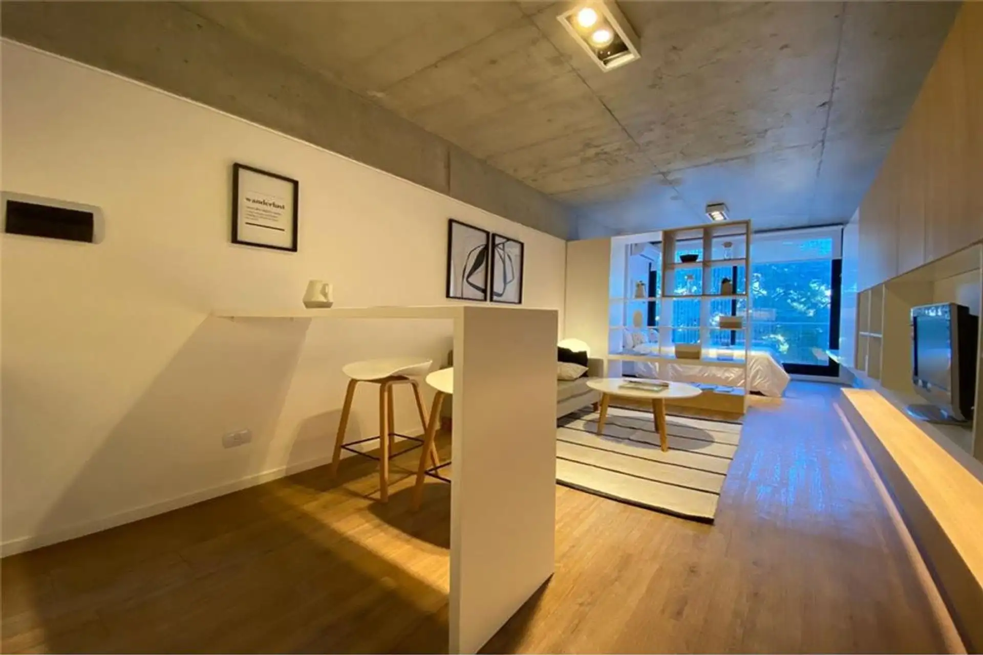 Departamento monoambiente con balcón en Constitución