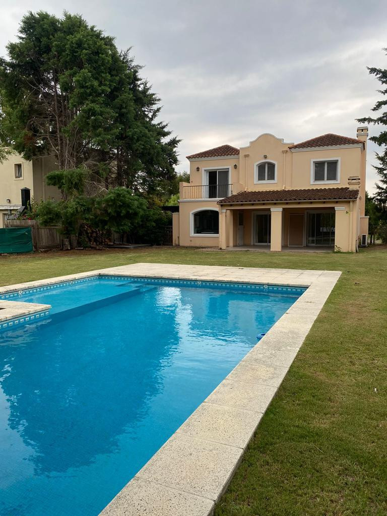 Unfurnished four-bedroom house in Tigre (San Isidro Labrador, Villanueva)