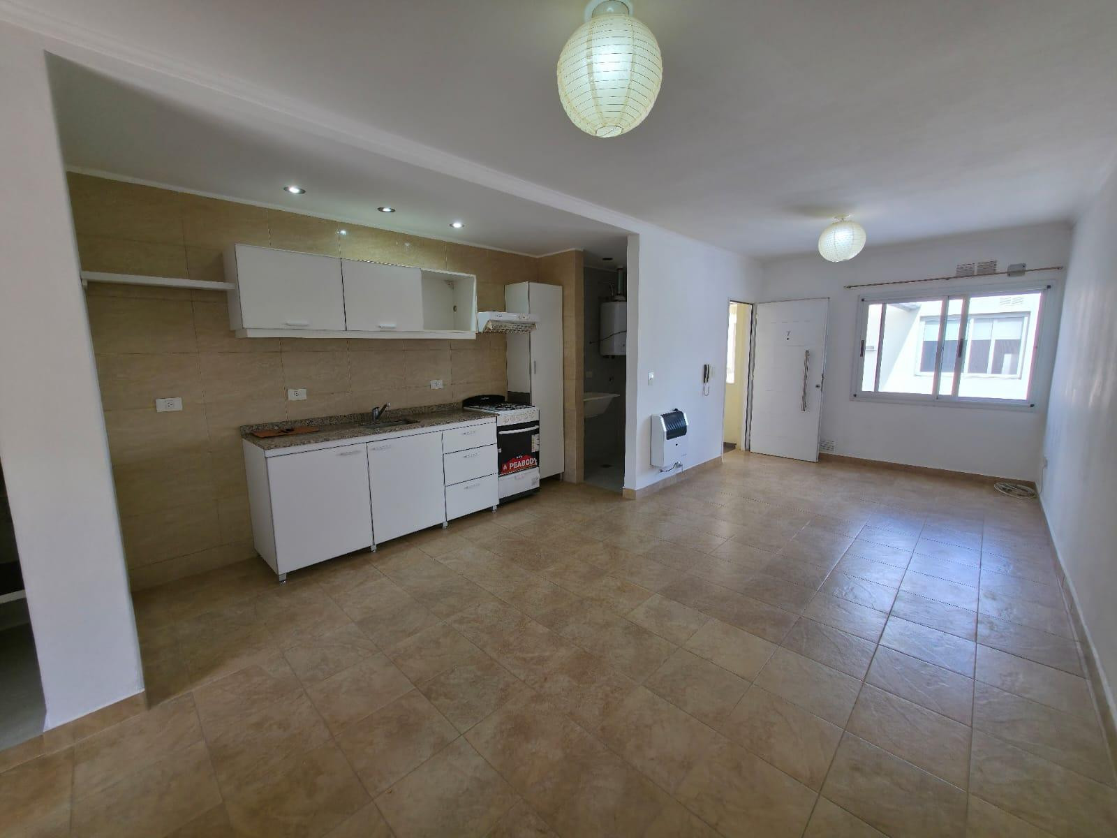 Departamento de 2 ambientes en 1er piso contra frente