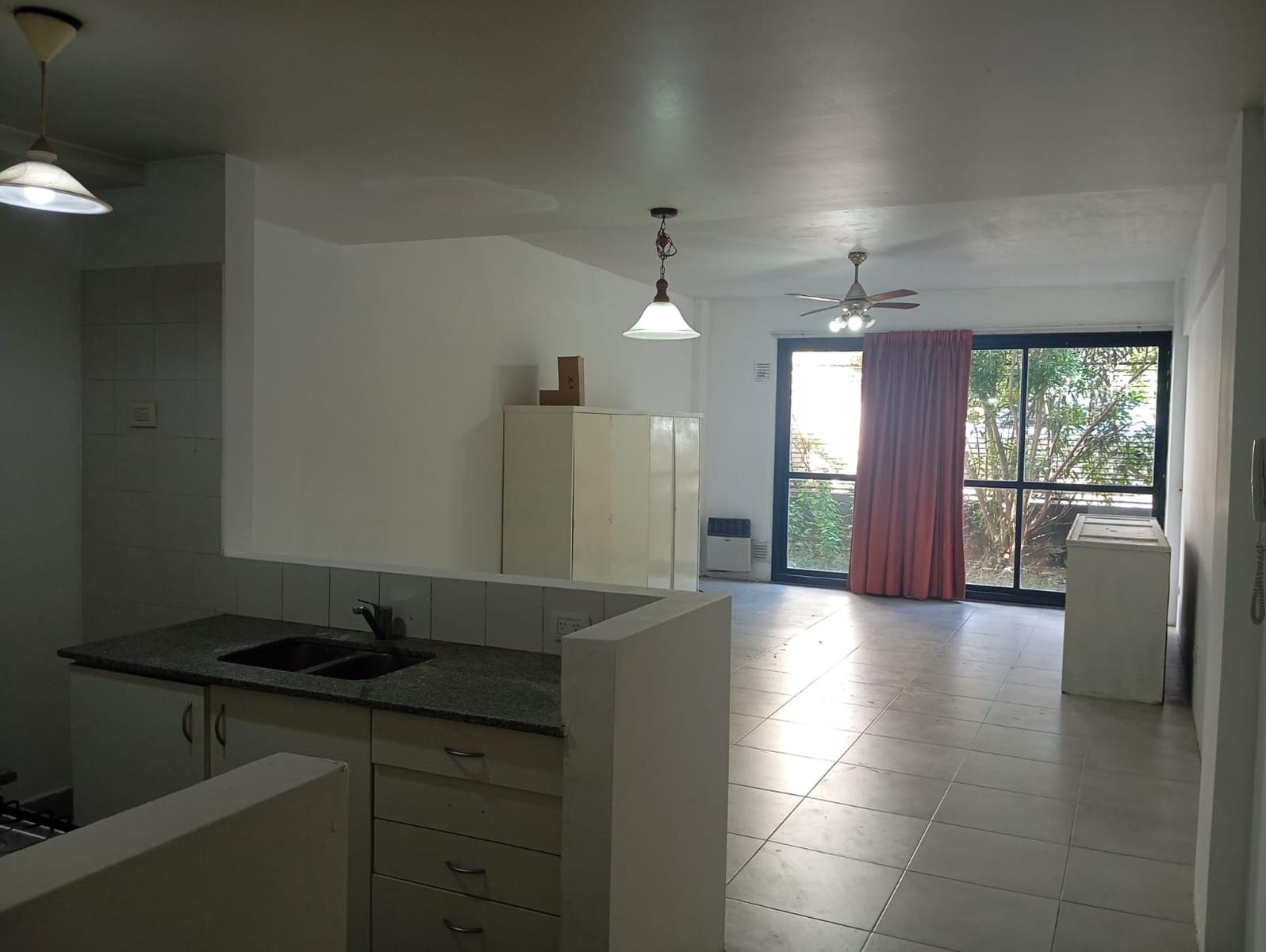 Departamento monoambiente con jardín propio en Villa Lugano